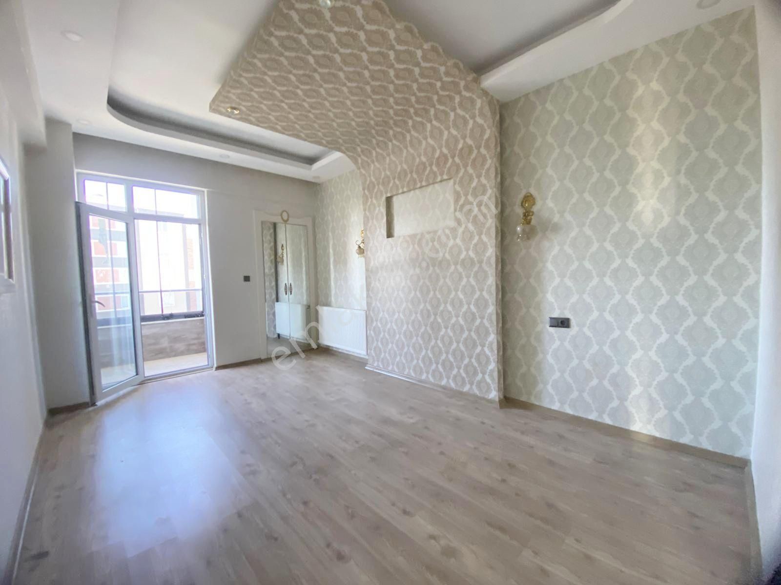 Fıstıklık Merkezde Çift Cam Balkonlu İnce İşçilikli Arakat 3+1 - Görsel 15