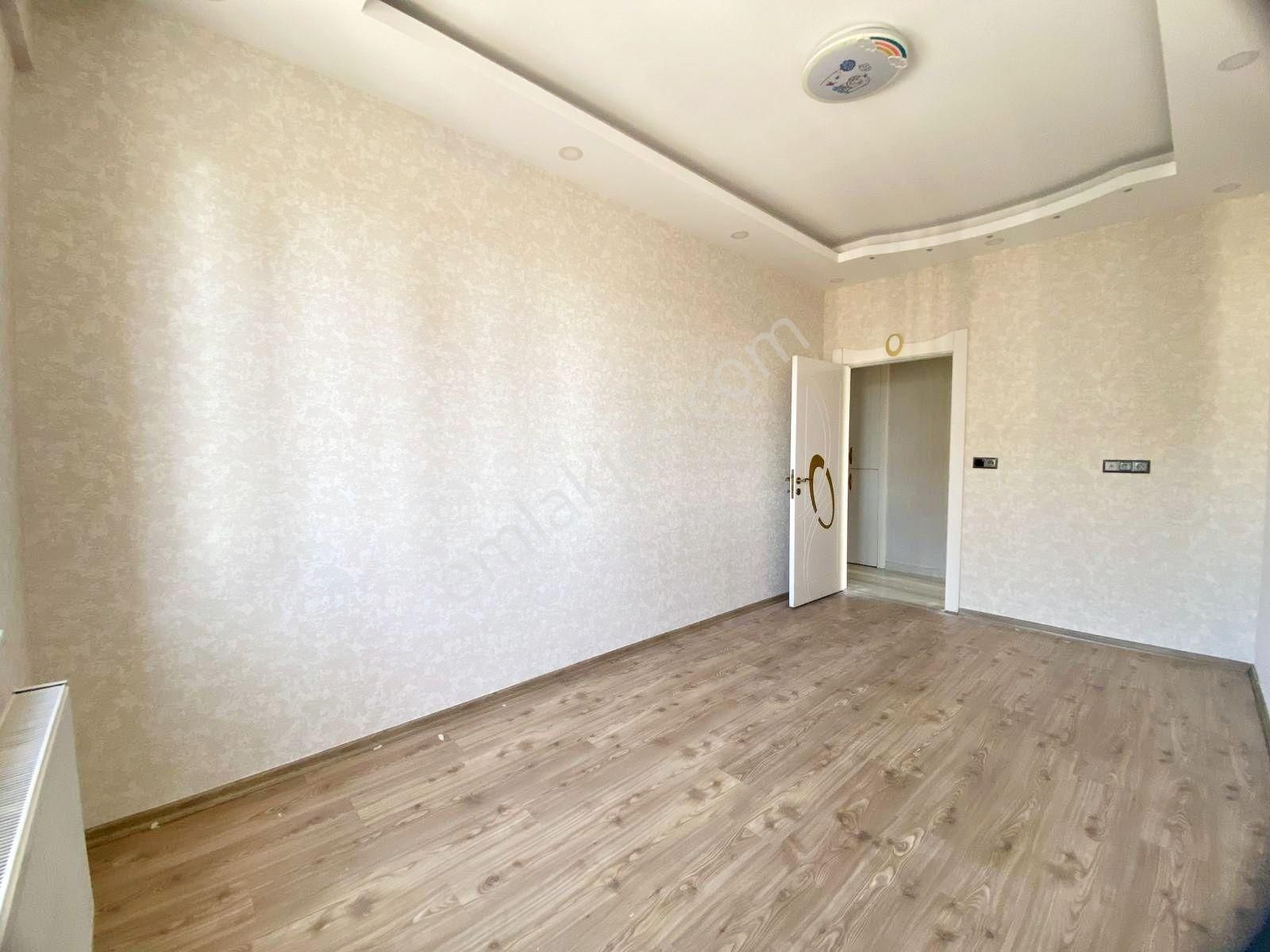 Fıstıklık Merkezde Çift Cam Balkonlu İnce İşçilikli Arakat 3+1 - Görsel 13