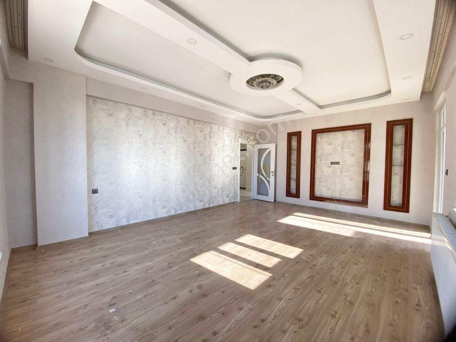 Fıstıklık Merkezde Çift Cam Balkonlu İnce İşçilikli Arakat 3+1 - Görsel 8