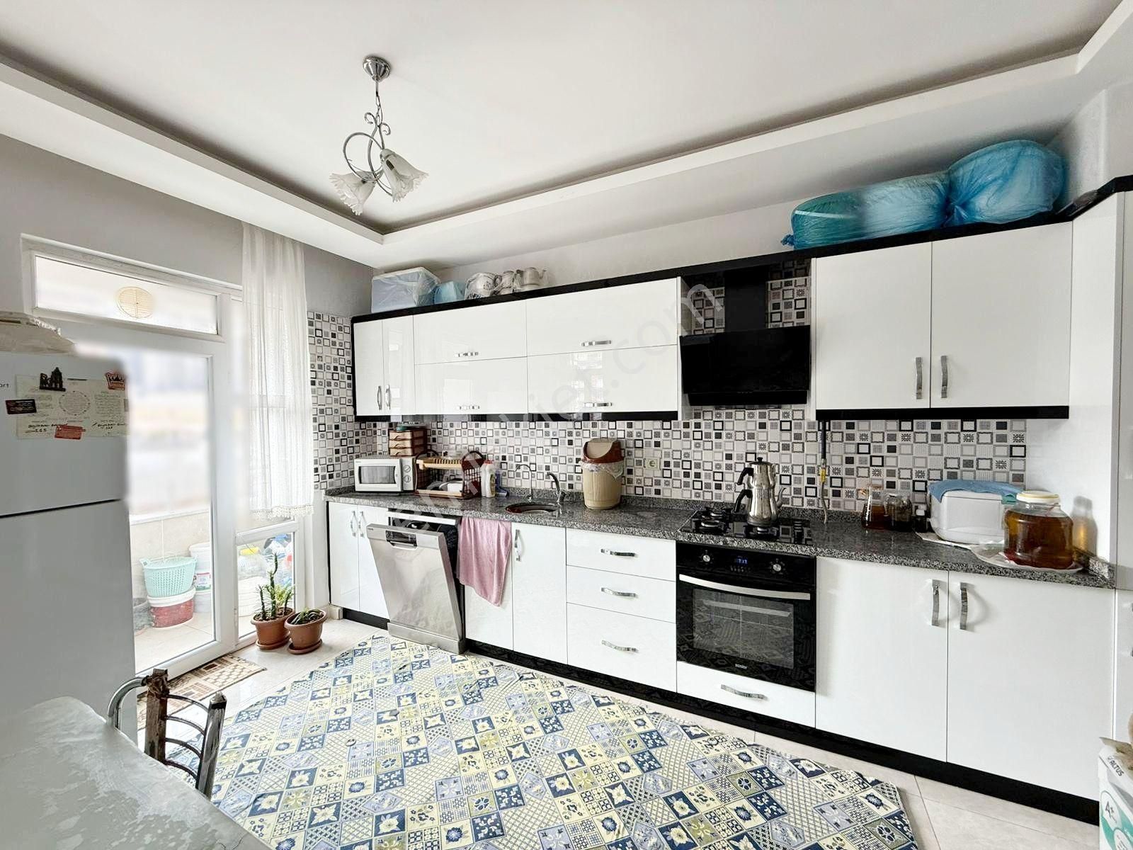 Göktürk Stadyum Karşısı Fırsat!çift Balkonlu Arakat Bakımlı 3+1