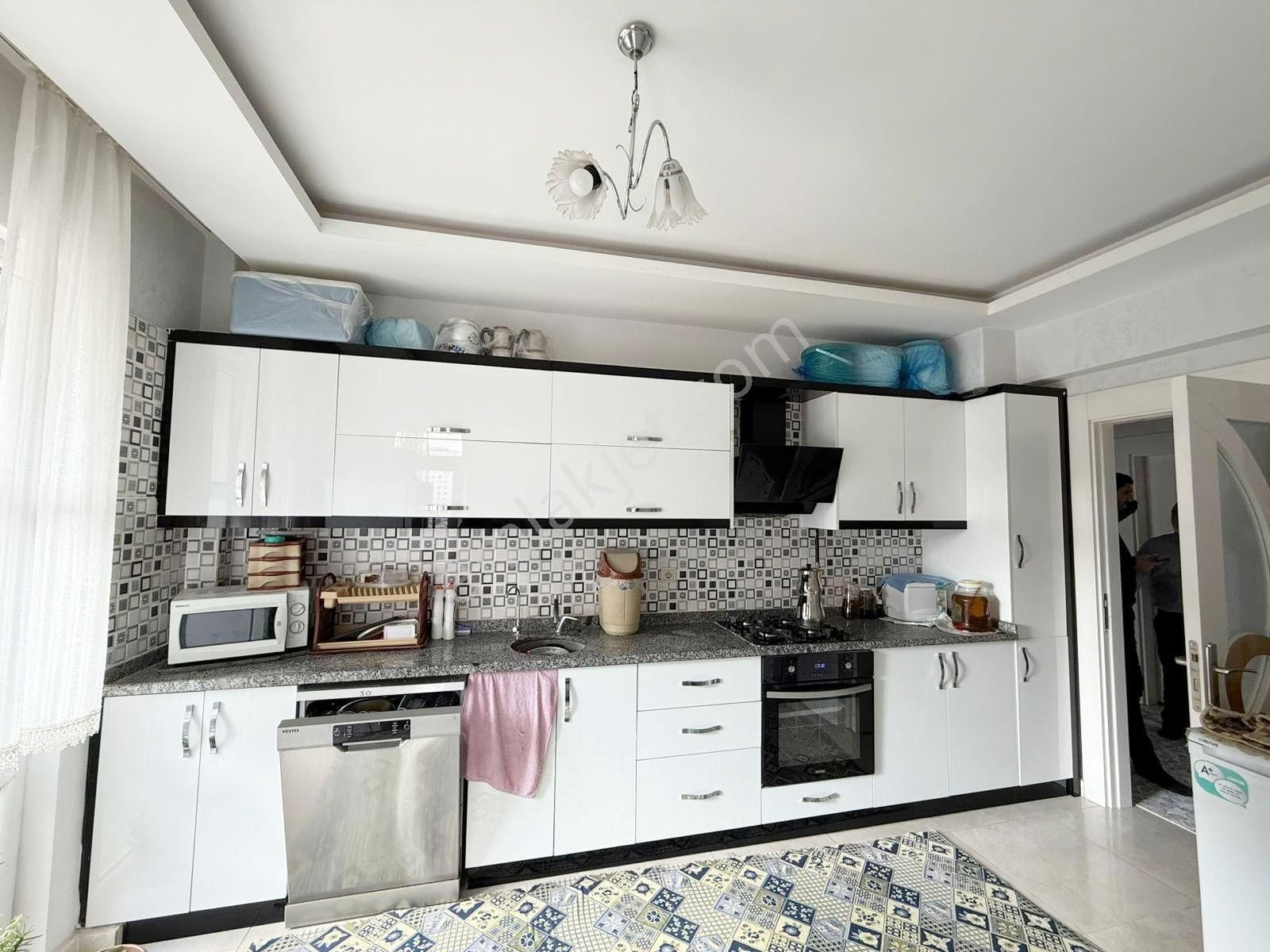 Göktürk Stadyum Karşısı Fırsat!çift Balkonlu Arakat Bakımlı 3+1 - Görsel 2