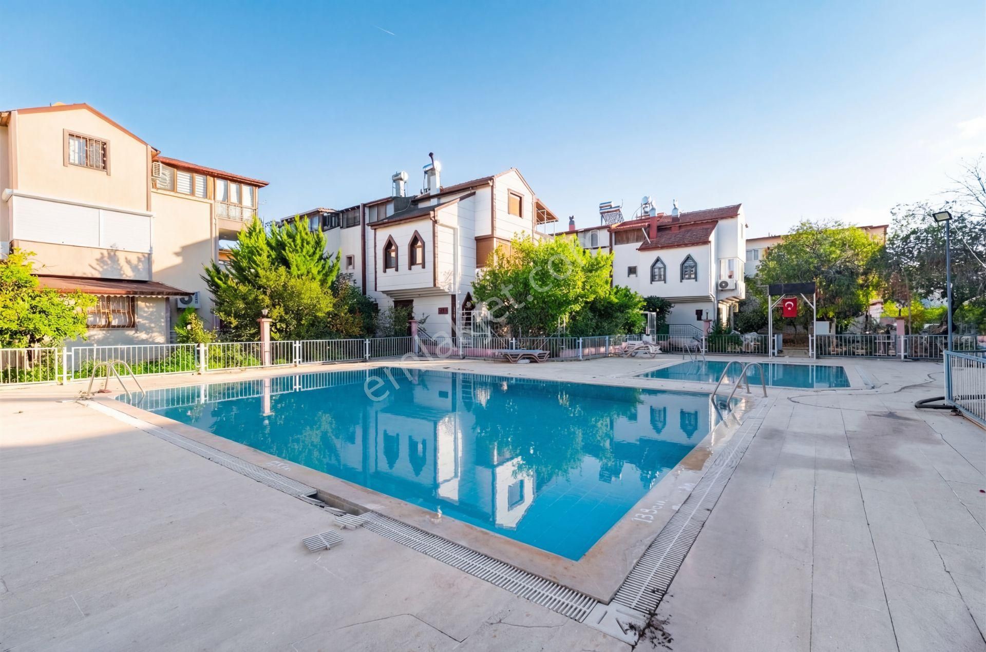 Antalya Kepez Şelale Sitesinde Satılık 5+2 250m² Tripleks Villa