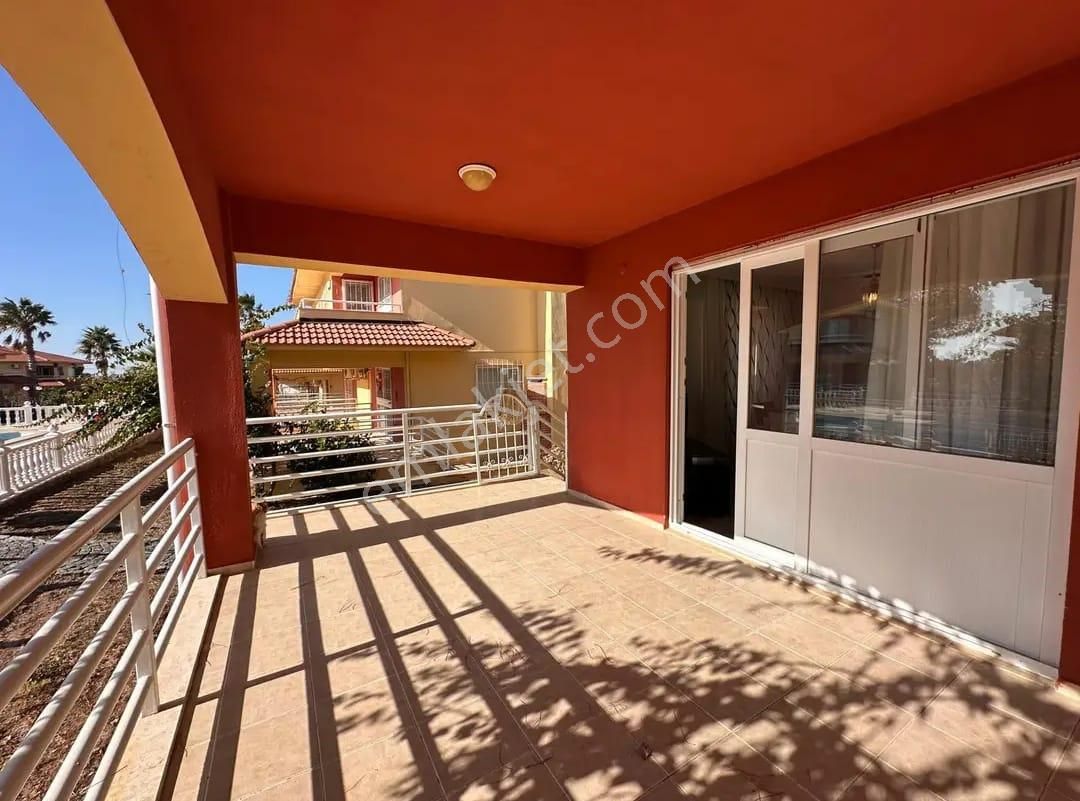 Denize Sıfır Sitede Satılık 3+1 Eşyalı Villa - Görsel 15