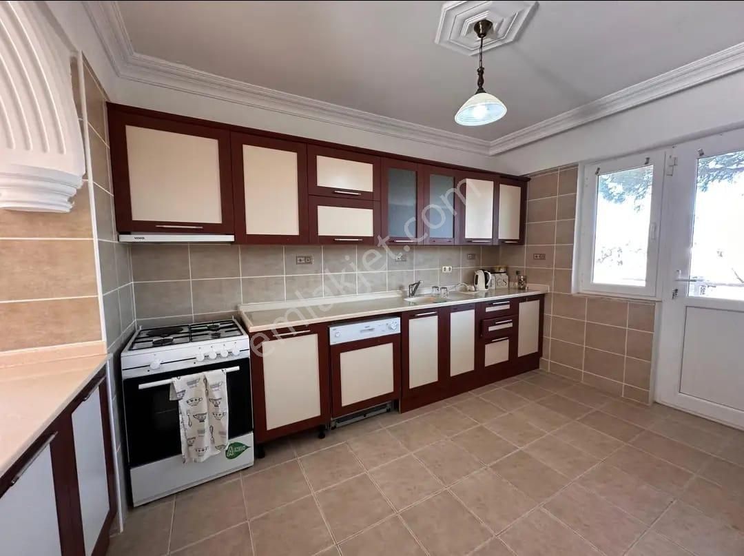 Denize Sıfır Sitede Satılık 3+1 Eşyalı Villa - Görsel 10