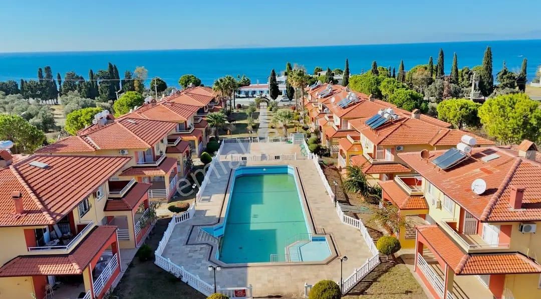 Denize Sıfır Sitede Satılık 3+1 Eşyalı Villa