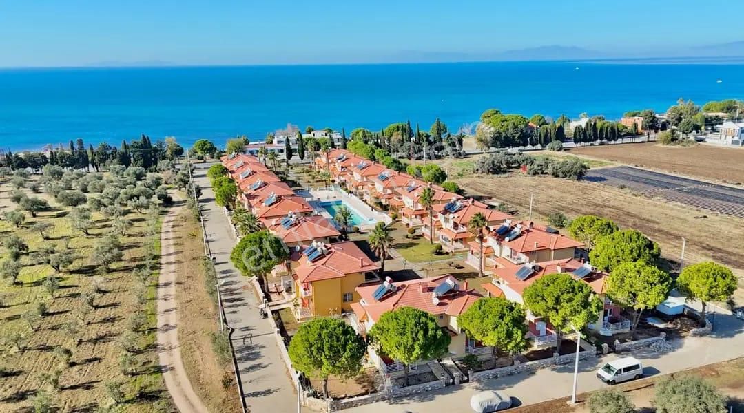 Denize Sıfır Sitede Satılık 3+1 Eşyalı Villa - Görsel 11