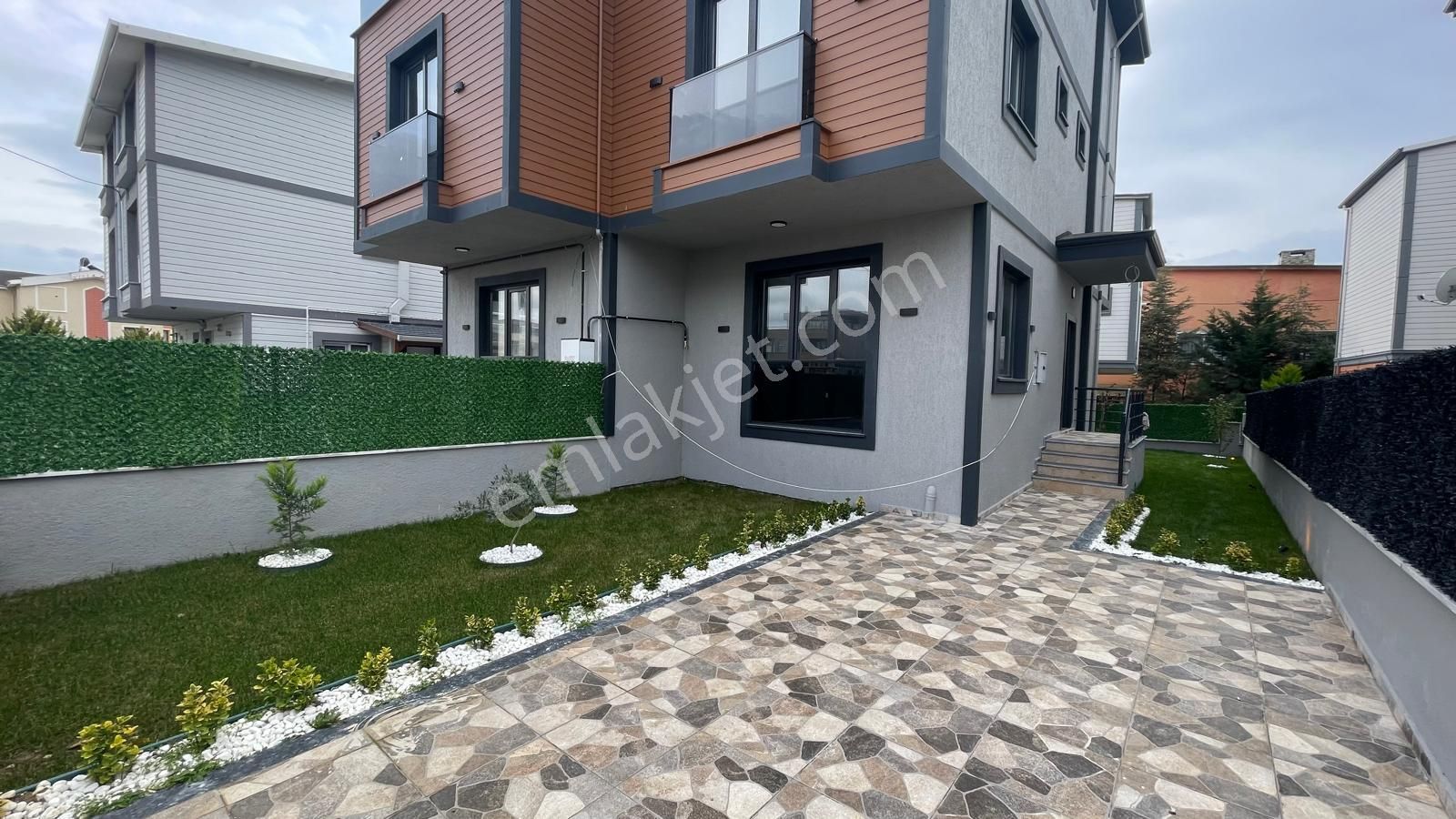 Yeniçiftlikte Ultra Lüks Deniz Manzaralı 4+1 Kullanıma Hazır Villa - Görsel 25