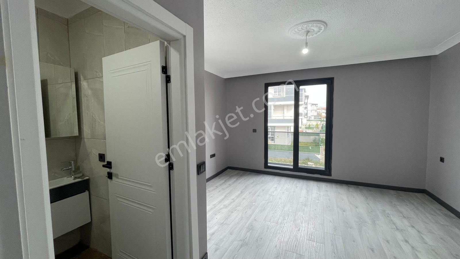 Yeniçiftlikte Ultra Lüks Deniz Manzaralı 4+1 Kullanıma Hazır Villa - Görsel 11