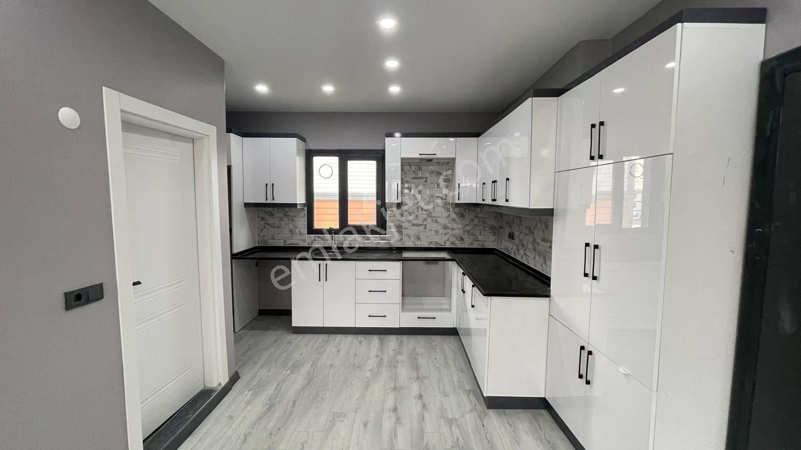 Yeniçiftlikte Ultra Lüks Deniz Manzaralı 4+1 Kullanıma Hazır Villa - Görsel 19