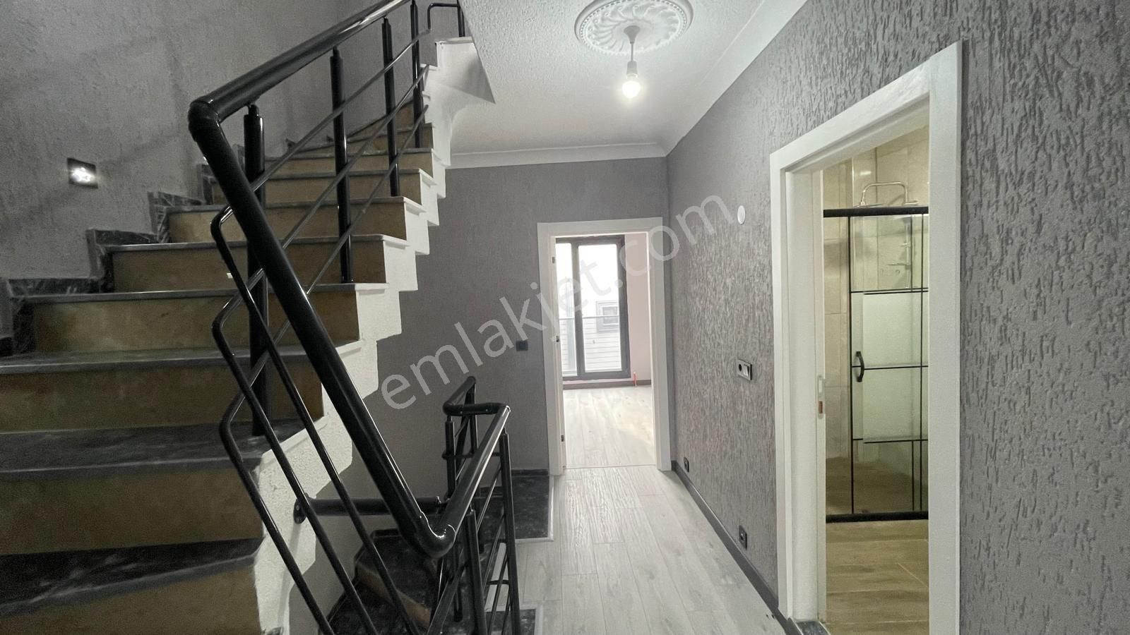 Yeniçiftlikte Ultra Lüks Deniz Manzaralı 4+1 Kullanıma Hazır Villa - Görsel 14