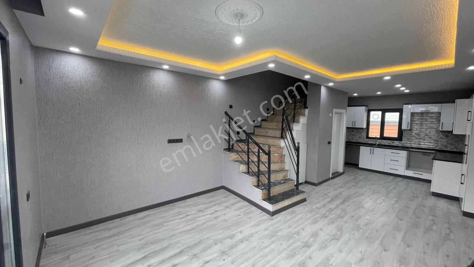 Yeniçiftlikte Ultra Lüks Deniz Manzaralı 4+1 Kullanıma Hazır Villa - Görsel 18