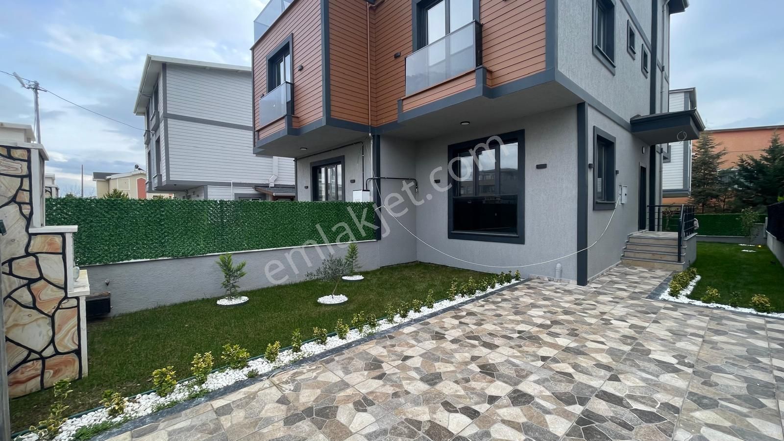 Yeniçiftlikte Ultra Lüks Deniz Manzaralı 4+1 Kullanıma Hazır Villa - Görsel 26