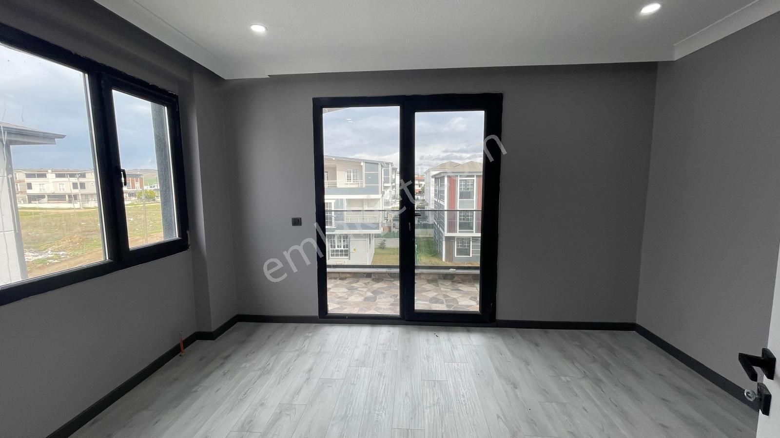 Yeniçiftlikte Ultra Lüks Deniz Manzaralı 4+1 Kullanıma Hazır Villa - Görsel 7