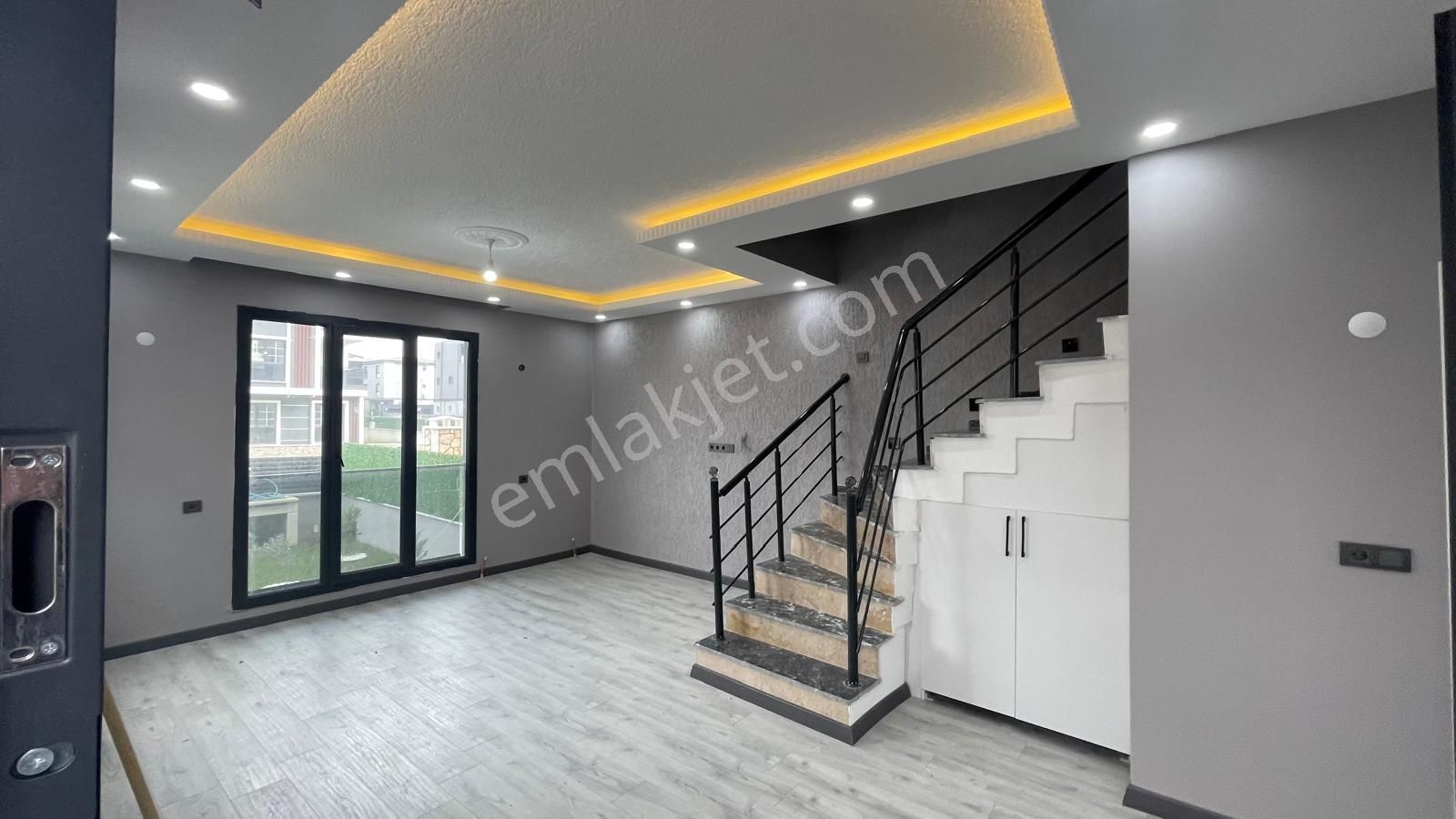 Yeniçiftlikte Ultra Lüks Deniz Manzaralı 4+1 Kullanıma Hazır Villa - Görsel 20