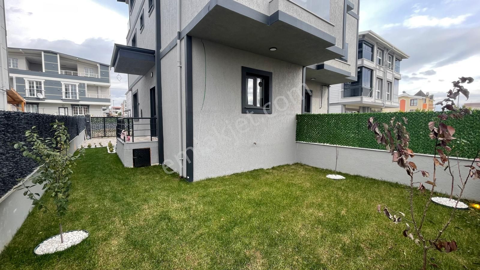 Yeniçiftlikte Ultra Lüks Deniz Manzaralı 4+1 Kullanıma Hazır Villa - Görsel 23