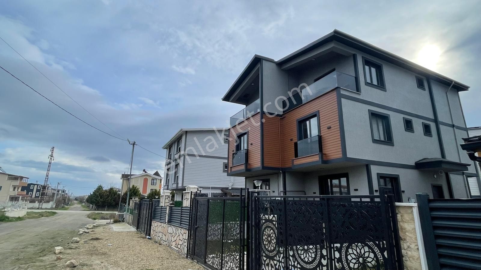 Yeniçiftlikte Ultra Lüks Deniz Manzaralı 4+1 Kullanıma Hazır Villa - Görsel 29