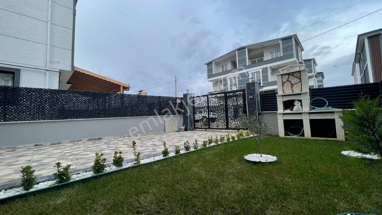 Yeniçiftlikte Ultra Lüks Deniz Manzaralı 4+1 Kullanıma Hazır Villa - Görsel 27