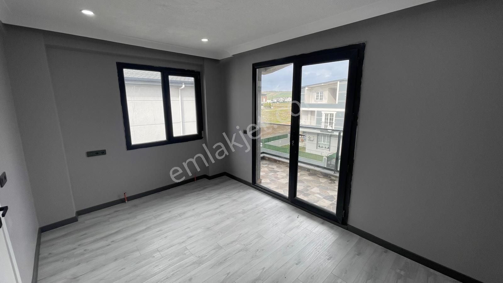 Yeniçiftlikte Ultra Lüks Deniz Manzaralı 4+1 Kullanıma Hazır Villa - Görsel 8