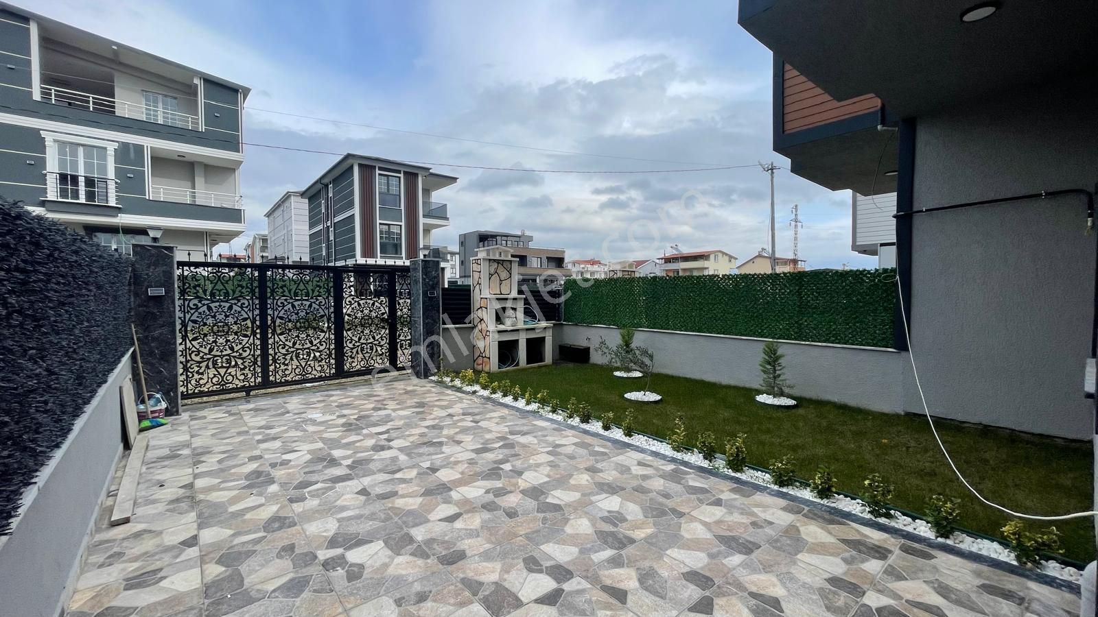 Yeniçiftlikte Ultra Lüks Deniz Manzaralı 4+1 Kullanıma Hazır Villa - Görsel 24