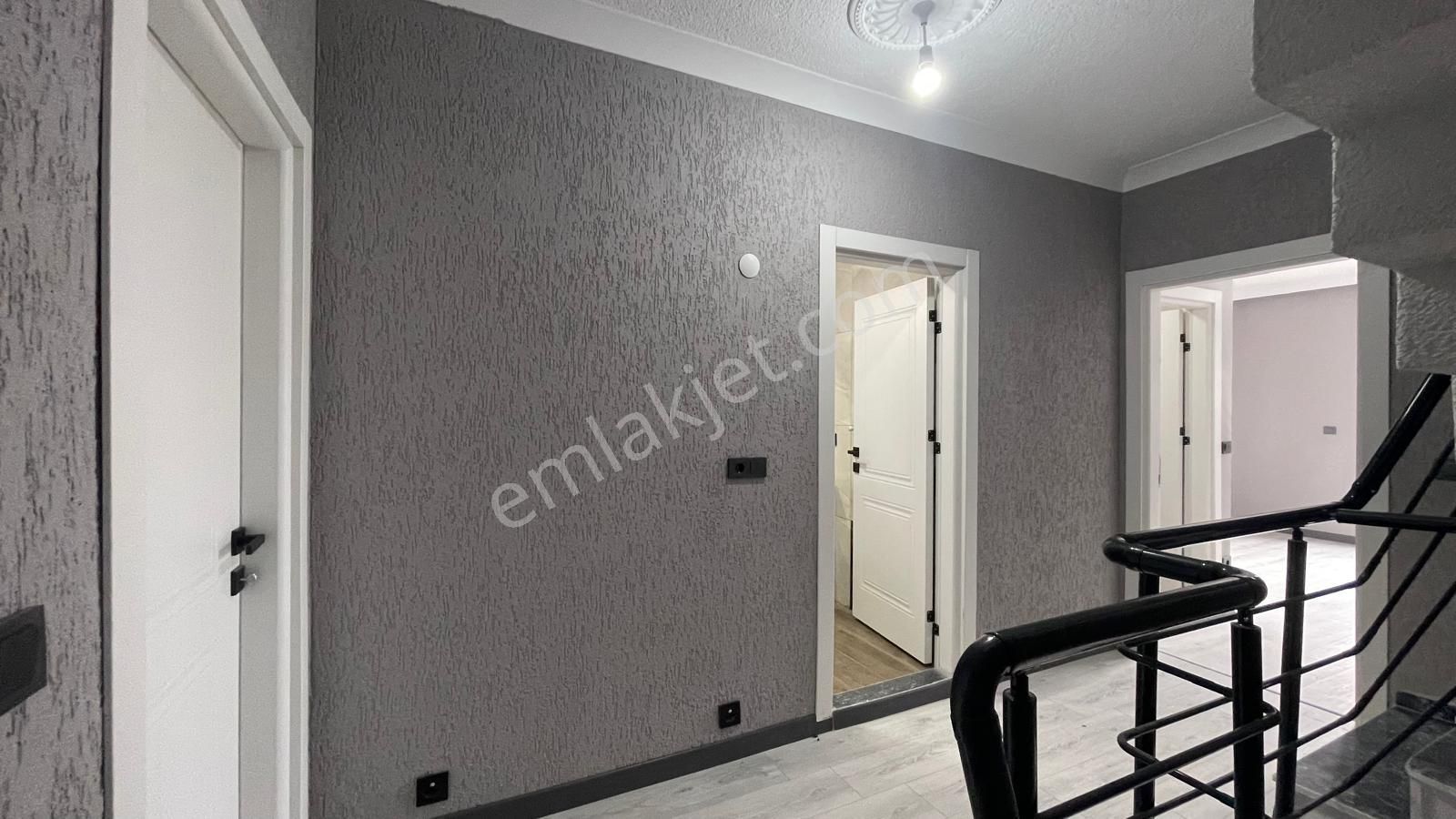 Yeniçiftlikte Ultra Lüks Deniz Manzaralı 4+1 Kullanıma Hazır Villa - Görsel 16