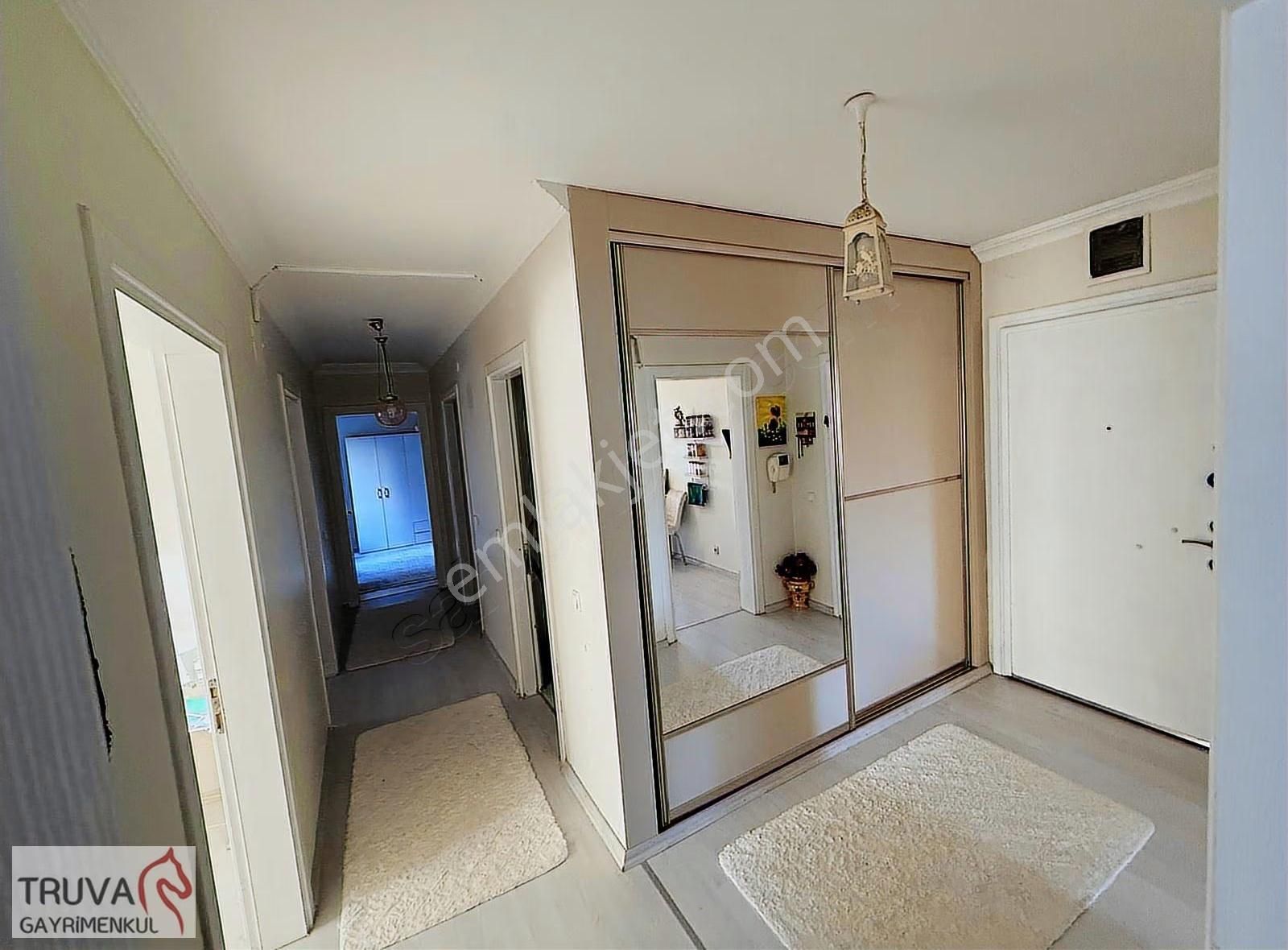 Huzurlu Aile Sitesi Sarmaşık Evlerinde Eşyalı Geniş Salonlu 3+1 - Görsel 11