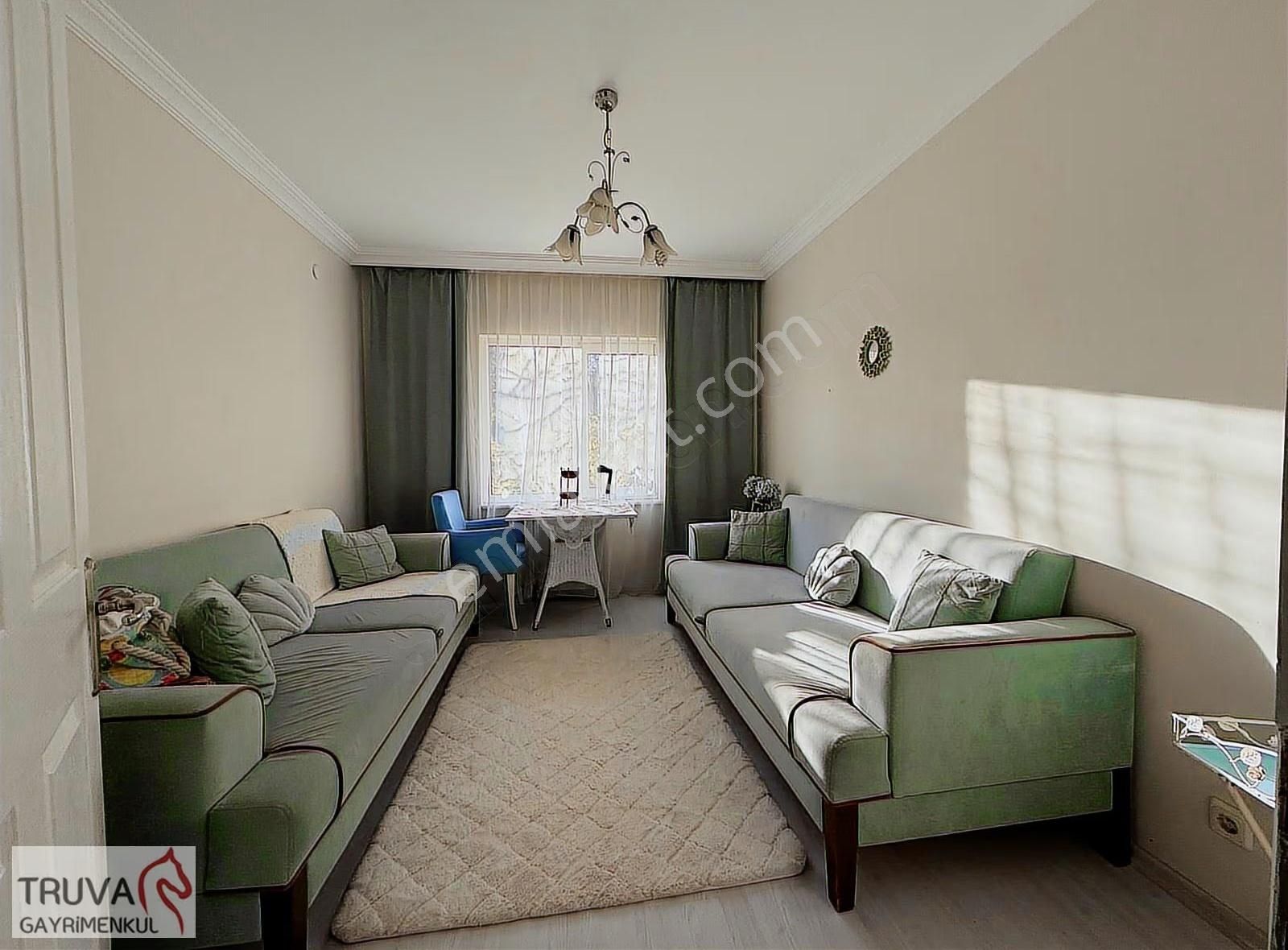 Huzurlu Aile Sitesi Sarmaşık Evlerinde Eşyalı Geniş Salonlu 3+1 - Görsel 6