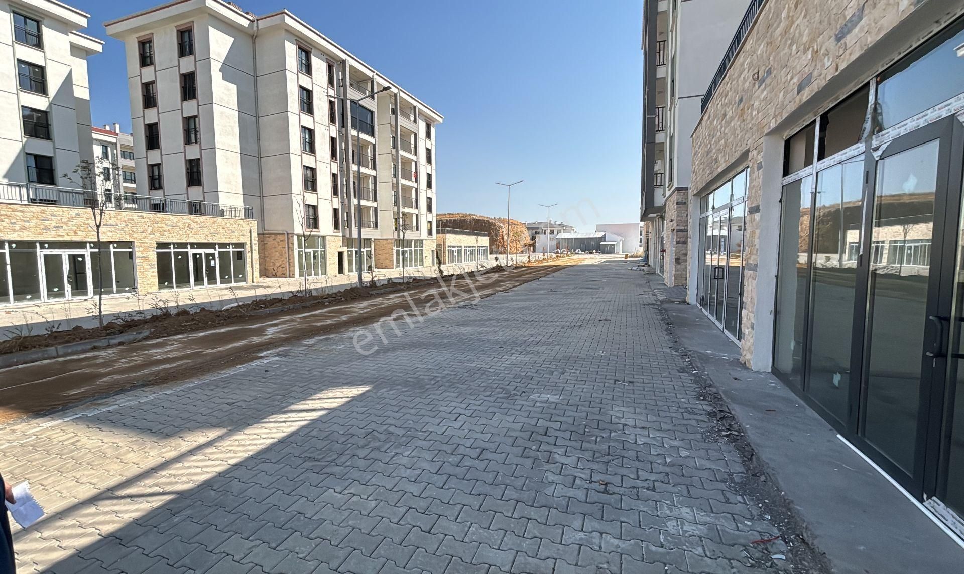 Aliağa Kültür Mah 617 Toki Konut Bölgesinde 100 M Kare Kiralık Dükkan