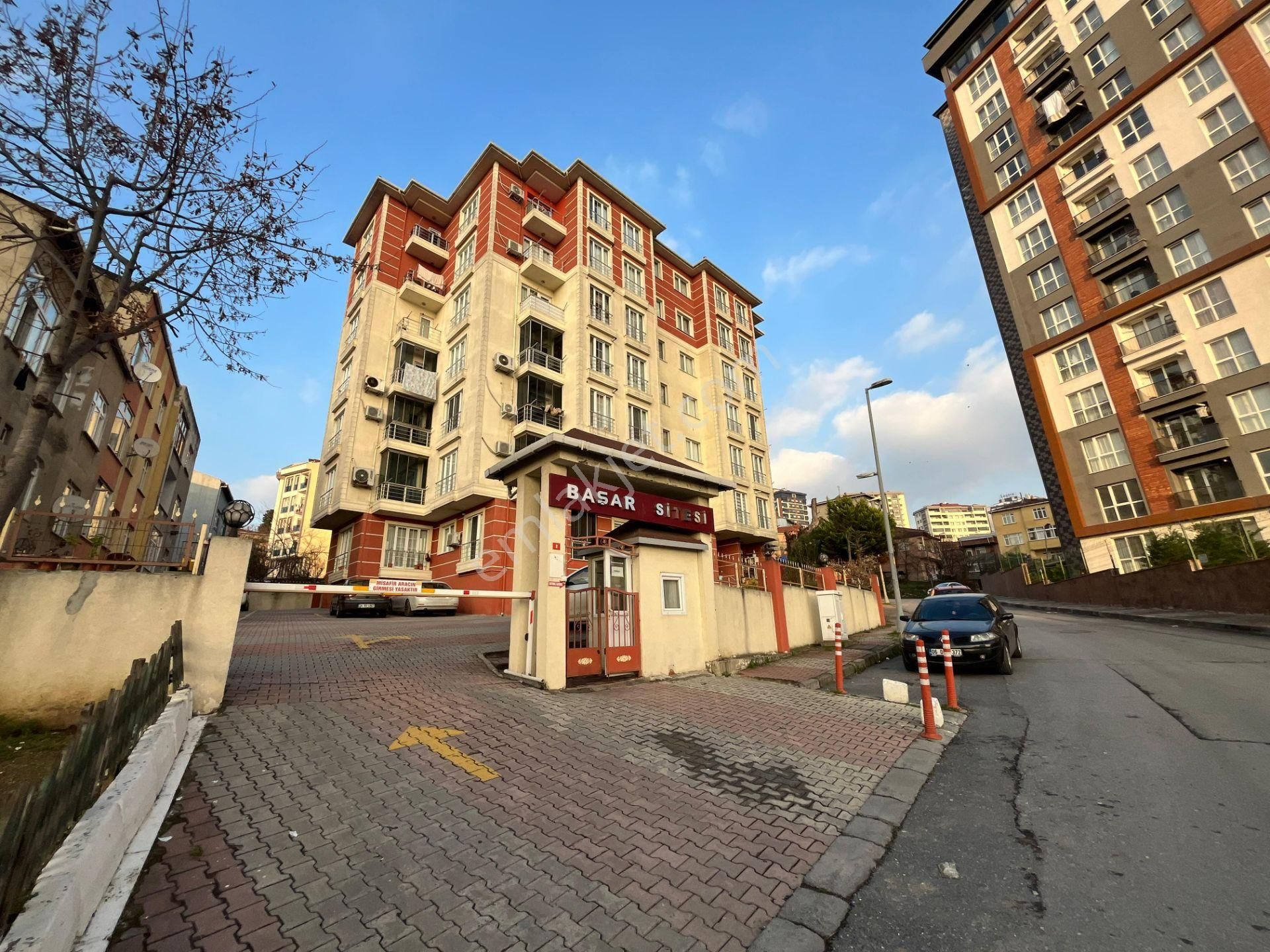 Mahmutbey Köyiçinde Sitede 2+1 Satılık Krediye Uygun Daire