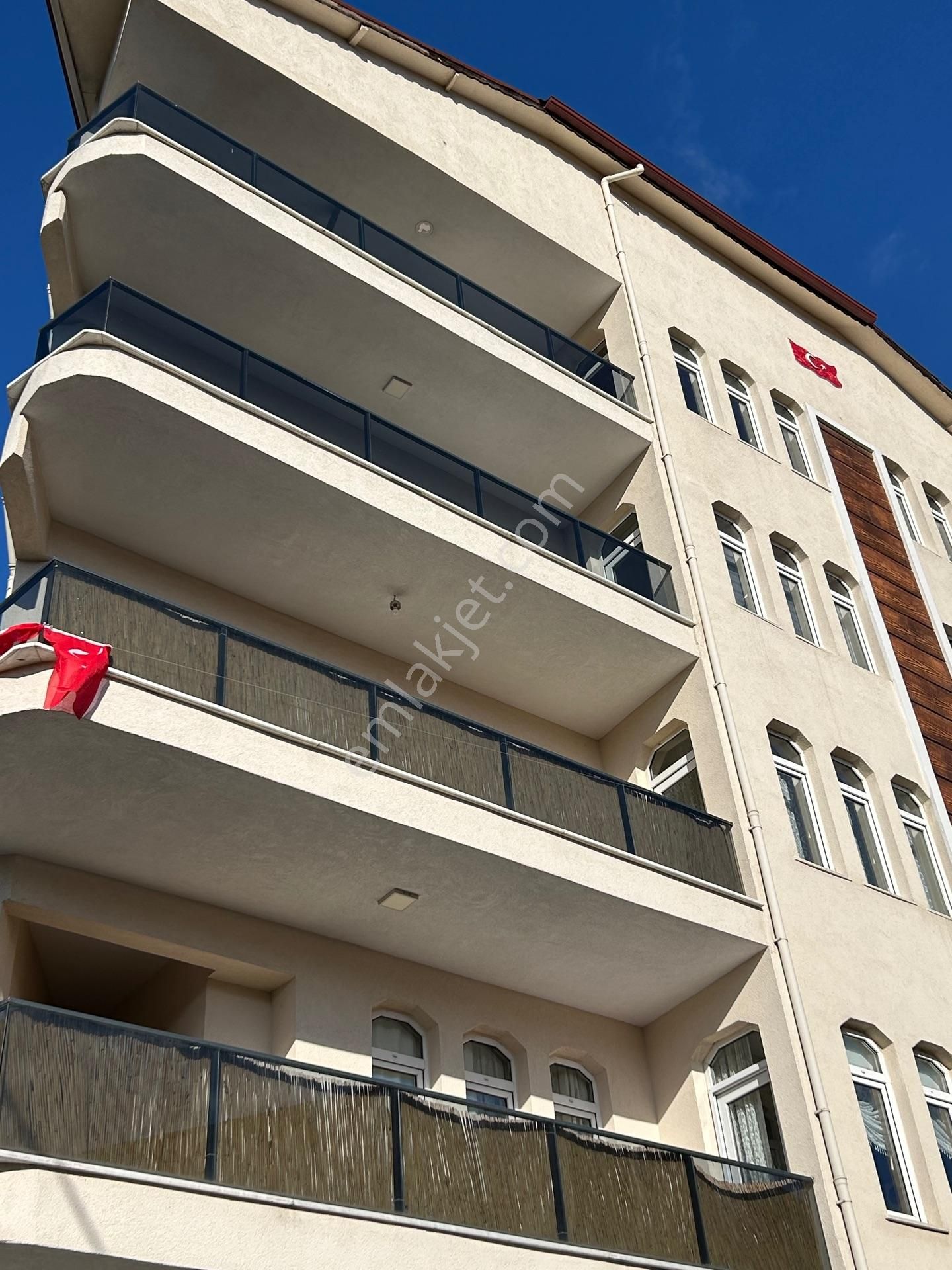 Çamlıbahçe'de Cadde Üzerinde Geniş Balkonlu Kiralık Daire