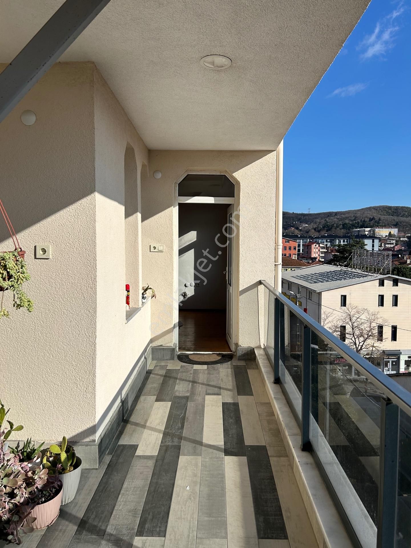 Çamlıbahçe'de Cadde Üzerinde Geniş Balkonlu Kiralık Daire - Görsel 5