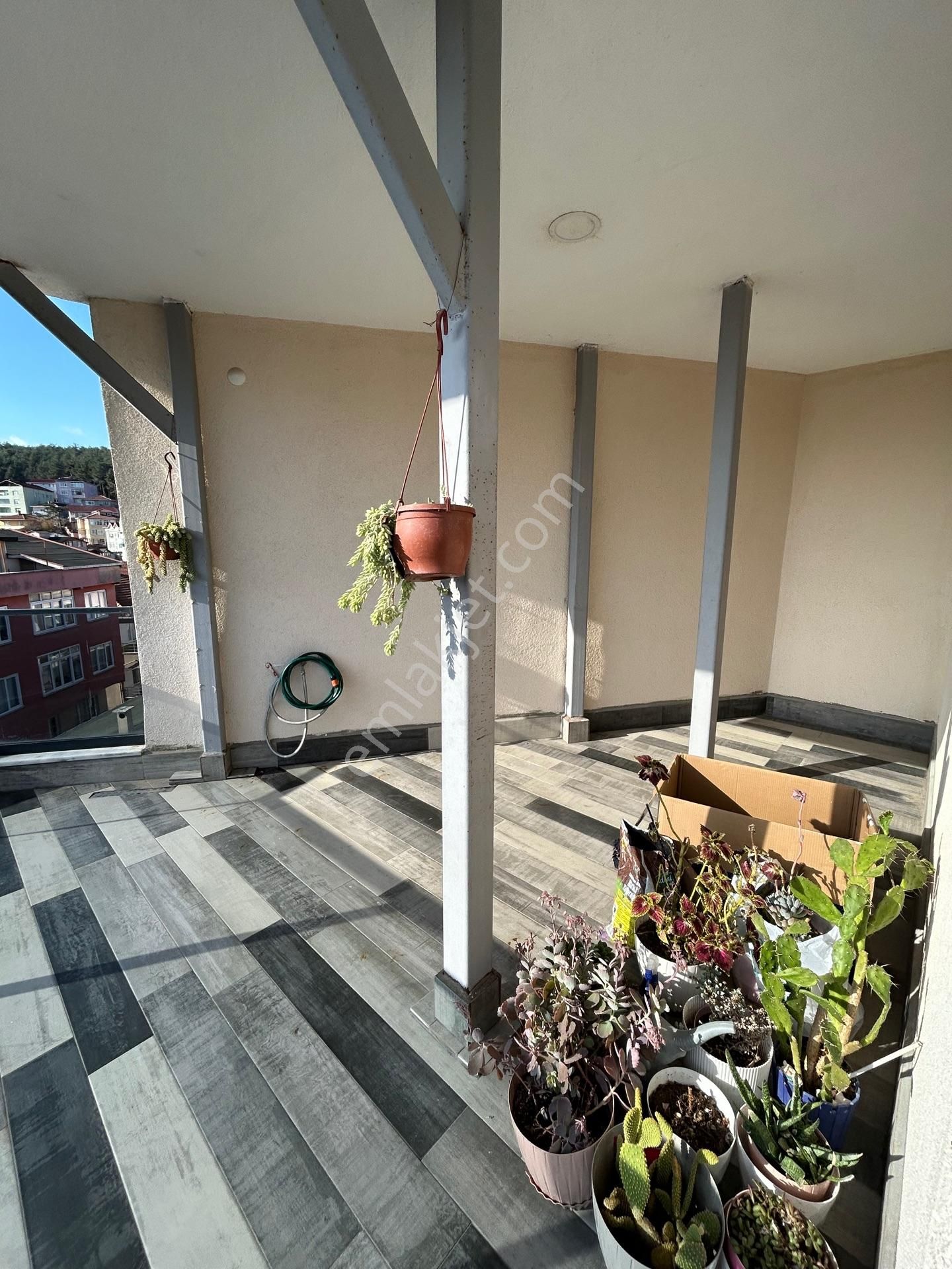 Çamlıbahçe'de Cadde Üzerinde Geniş Balkonlu Kiralık Daire - Görsel 3