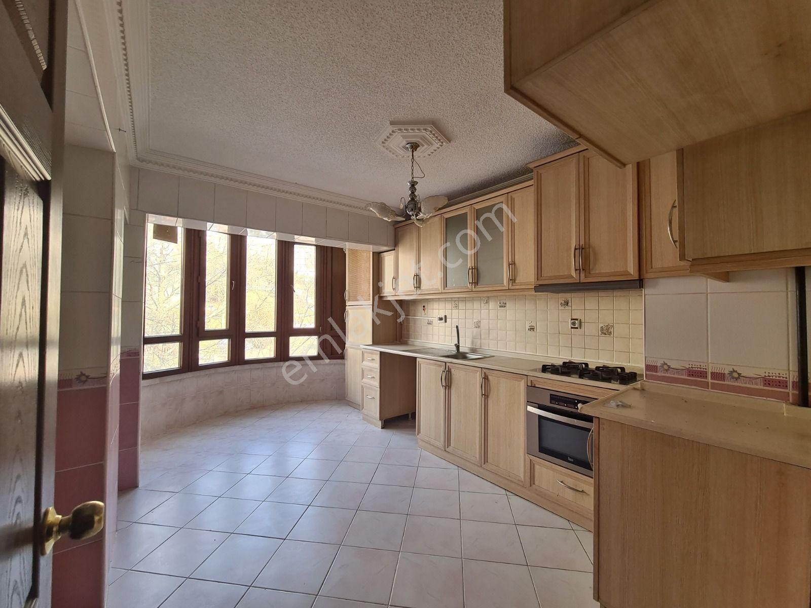 Ayvalı Seval Cd & Estergon Cd Kesişimi Park Manzaralı 5+1 Dublex