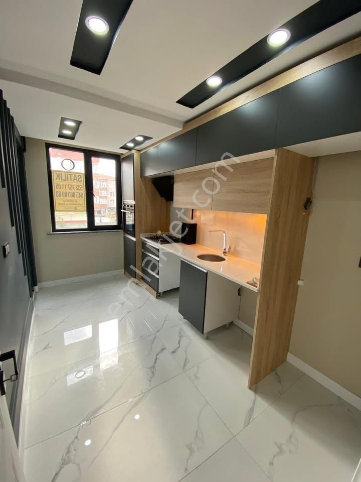 Beylikdüzü'nde Metrobüse 5'dk Bölgenin En Geniş 2+1 Fırsat Dairesi!!!