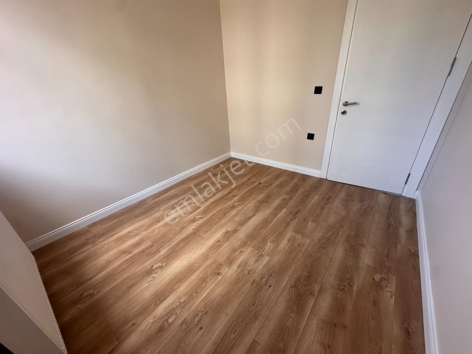 Tamiş'den Küçükyalı'da Metroya E5'e Yakın 1.katta Ön Köşe 2+1 - Görsel 19