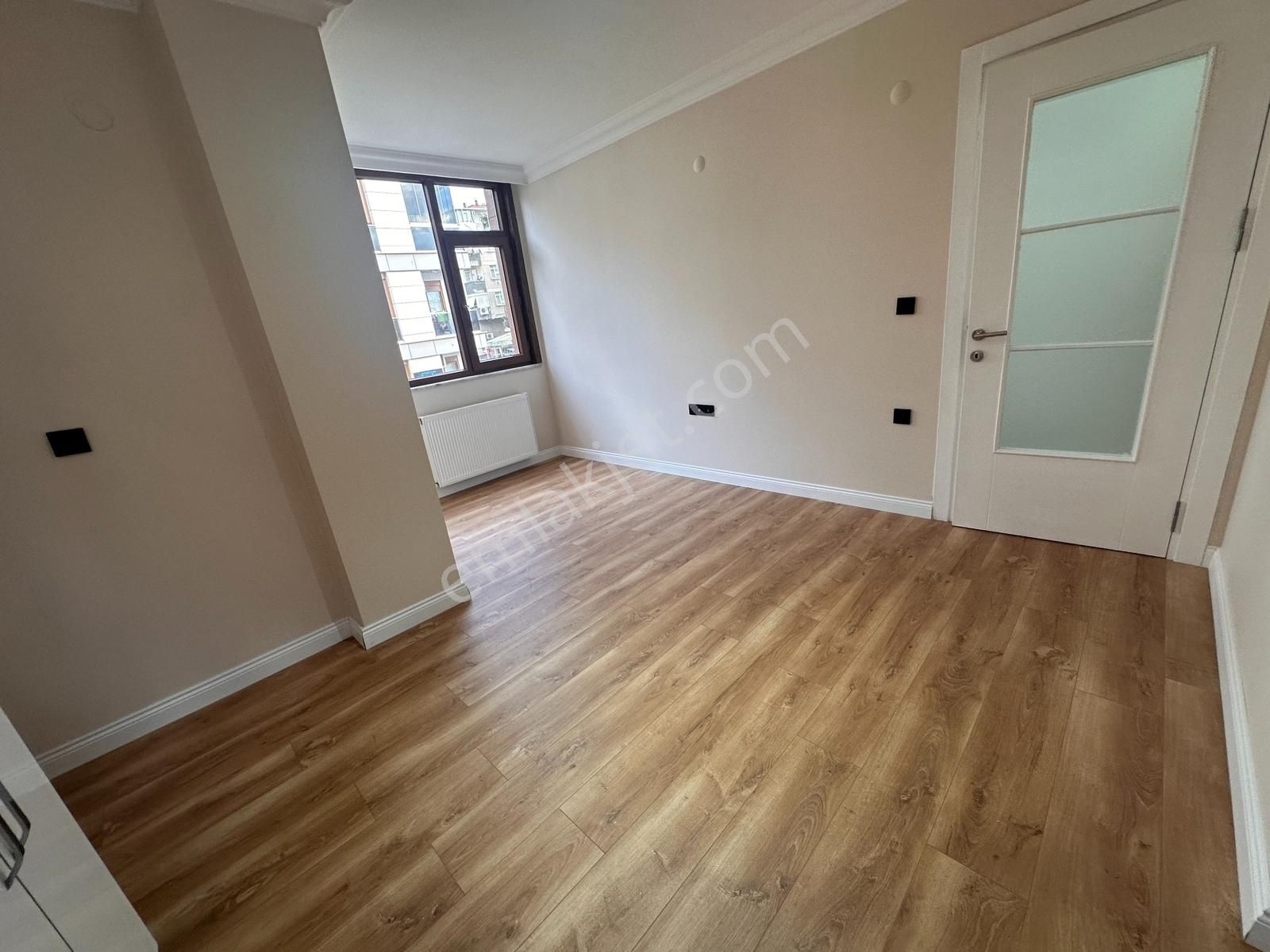 Tamiş'den Küçükyalı'da Metroya E5'e Yakın 1.katta Ön Köşe 2+1 - Görsel 2