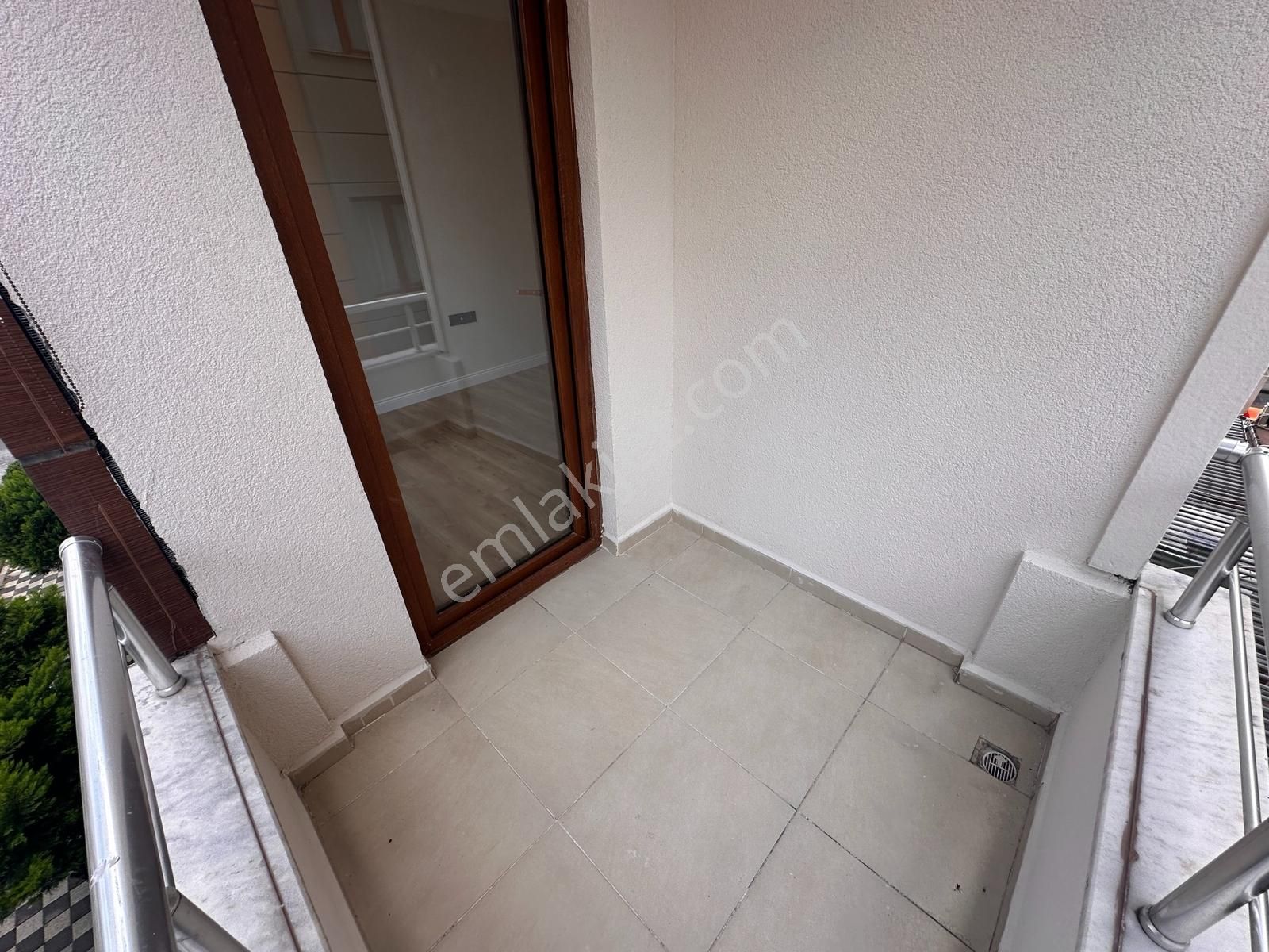 Tamiş'den Küçükyalı'da Metroya E5'e Yakın 1.katta Ön Köşe 2+1 - Görsel 13