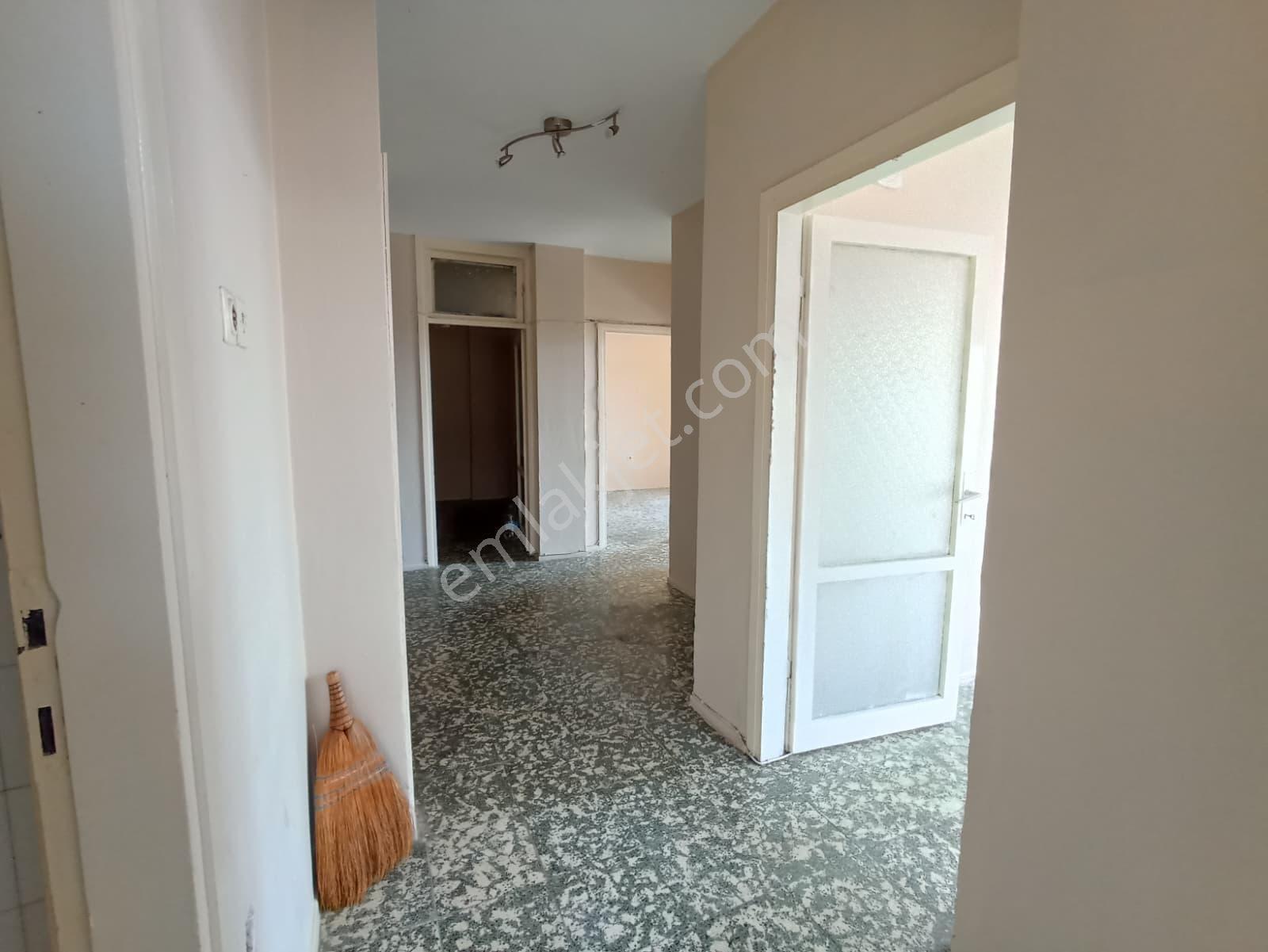 Karşıyaka Girne Bulvarında Köşe 3+1 Kiralık Daire - Görsel 14