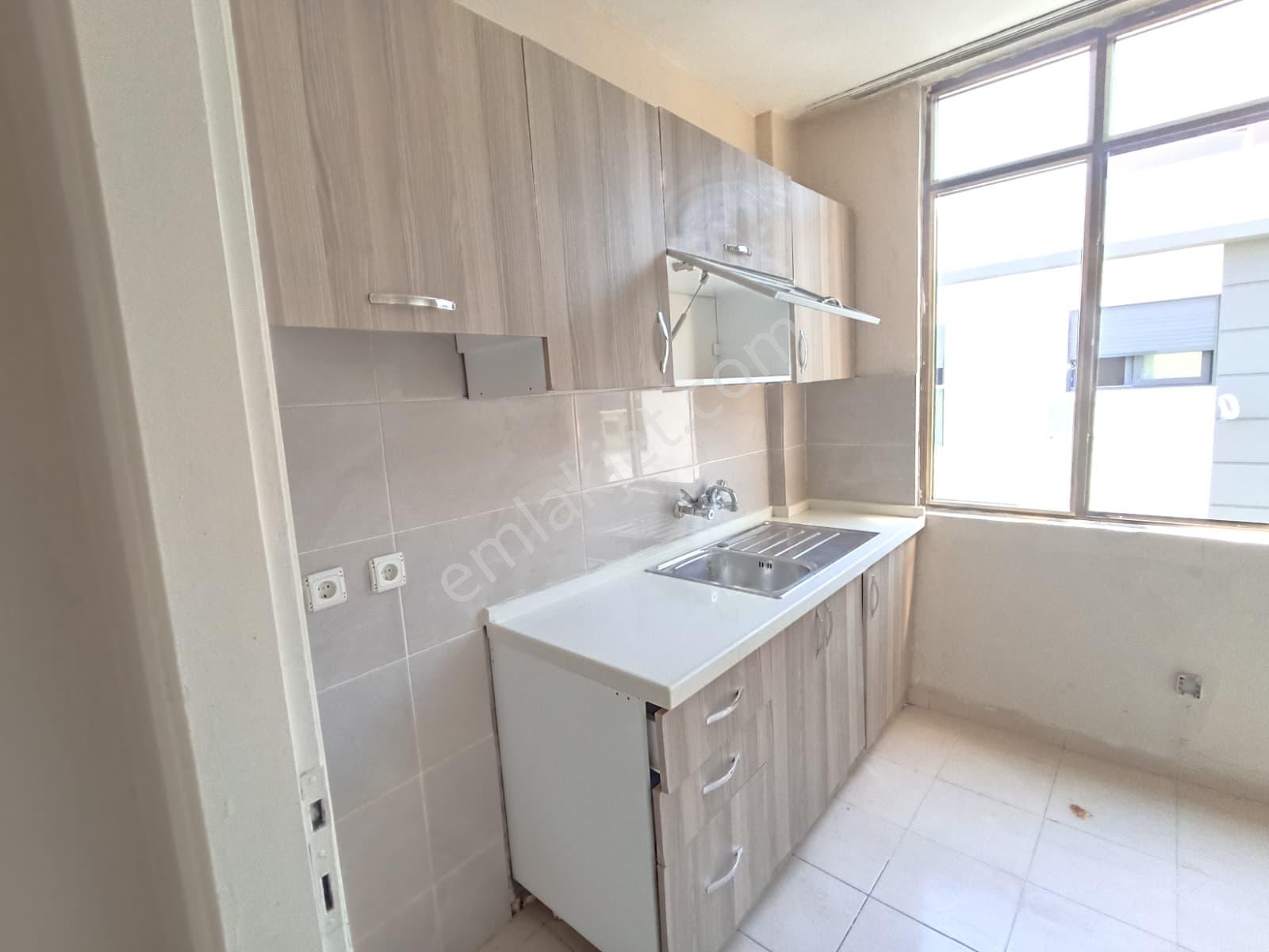 Karşıyaka Girne Bulvarında Köşe 3+1 Kiralık Daire - Görsel 4