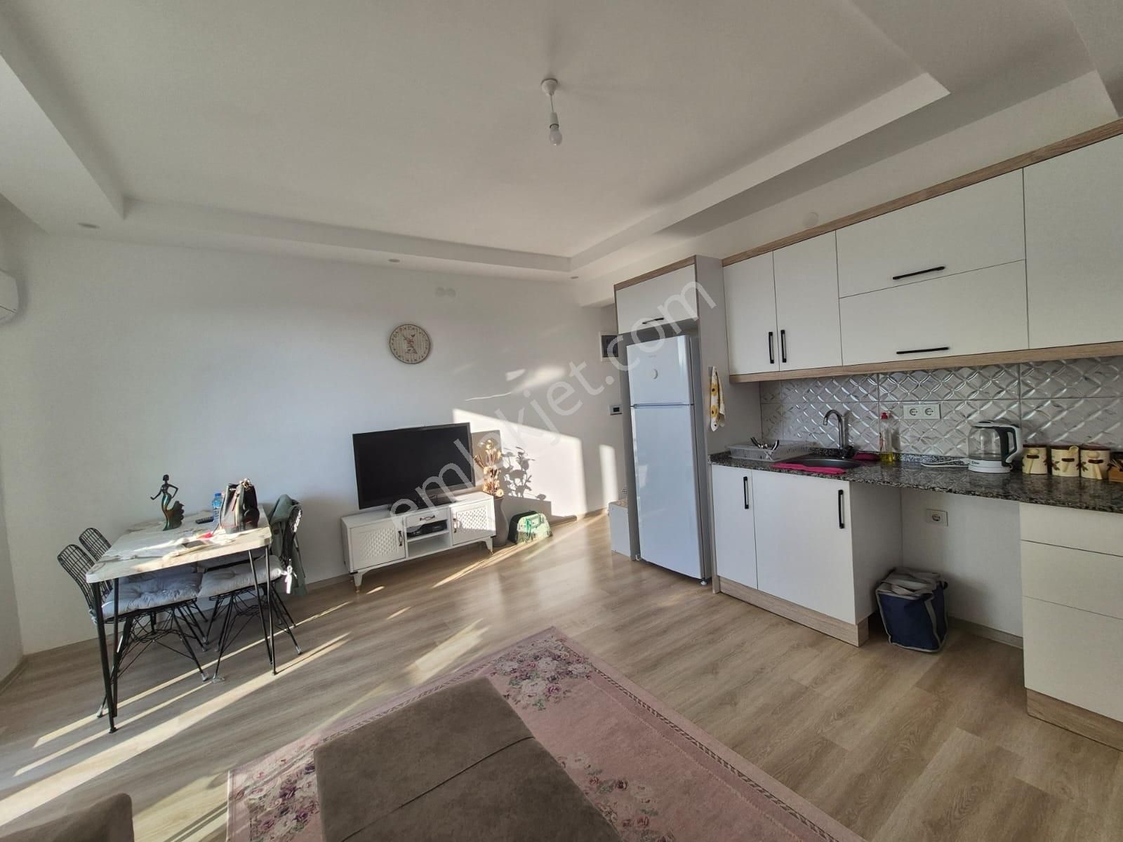 Stoptan Kargınkürü Mahallesinde Havuzlu Eşyalı 1+1 Satılık Daire - Görsel 9