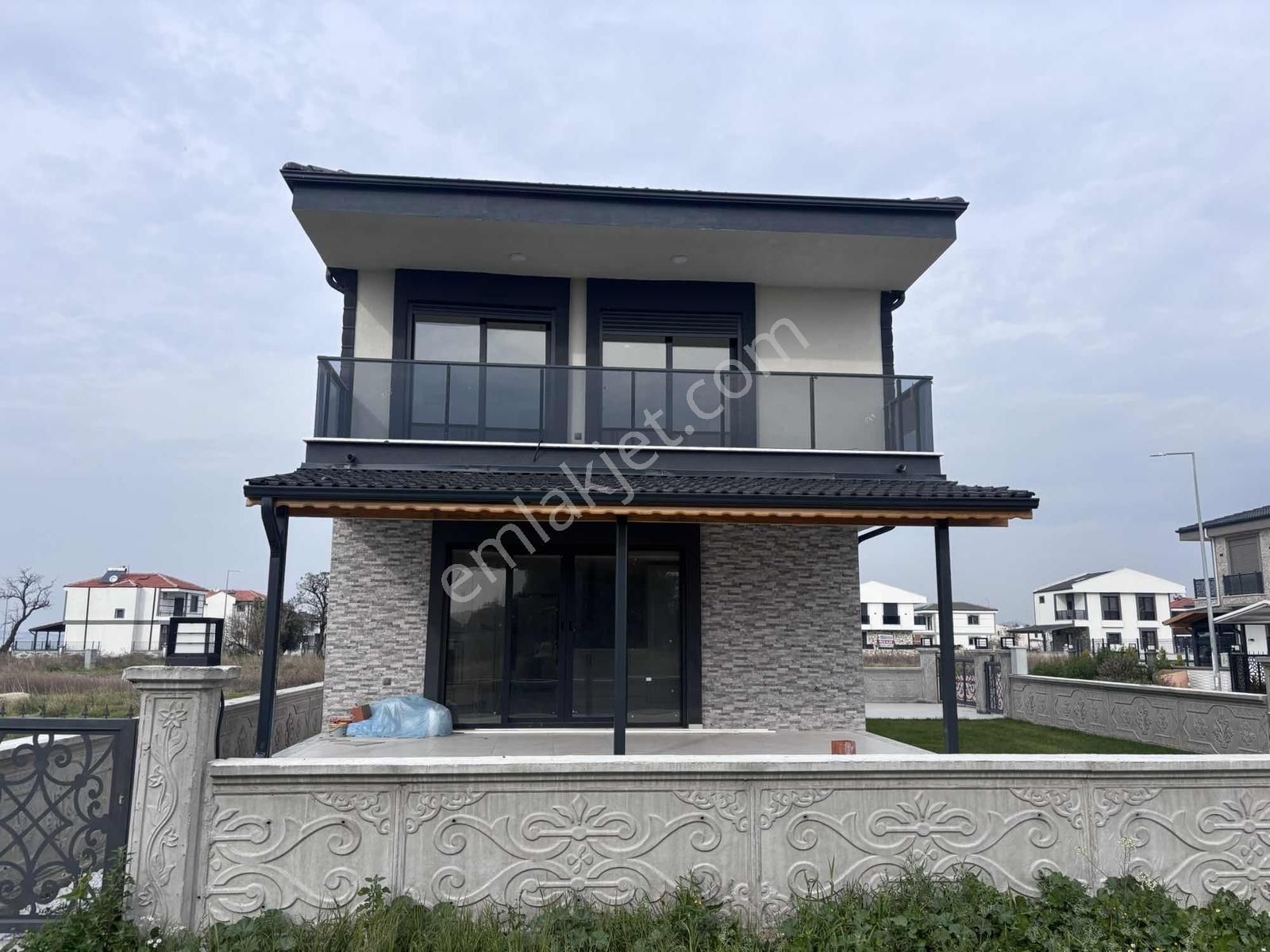 Rw Nefes'ten Altınova'da 1. Kalite 3+1 Villa