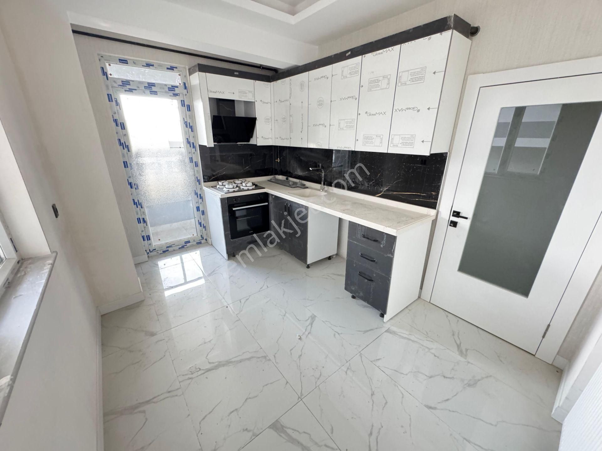 Yenikent Fevzi Çakmak'ta 2+1 Yüksek Girişte Ebeveyn Banyolu Satılık Daire