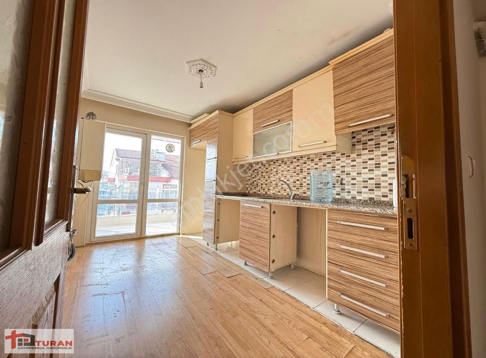 Selim Caddesi'nde 3+1 Güney Cephe Fırsat Kiralık Daire