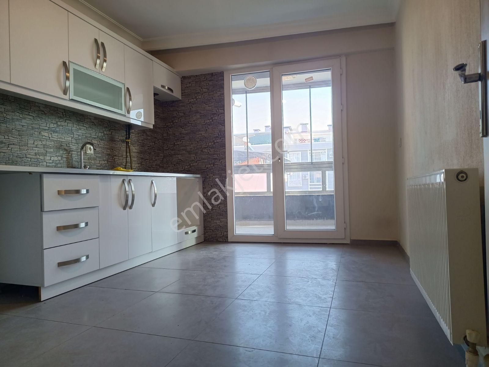 Buket Emlaktan Kiralık 2+1 Daire Ara Kat Doğalgazlı Asansörlü - Görsel 5