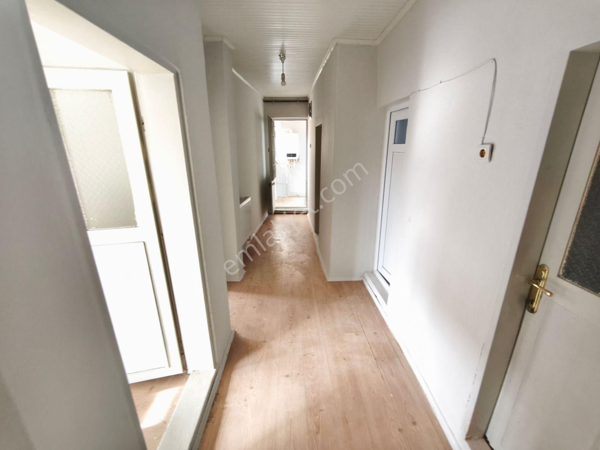 Dokuz Eylül Mahallesi İzbana Yürüme Mesafesinde Kombili Kiralık 2+1 Daire - Görsel 23