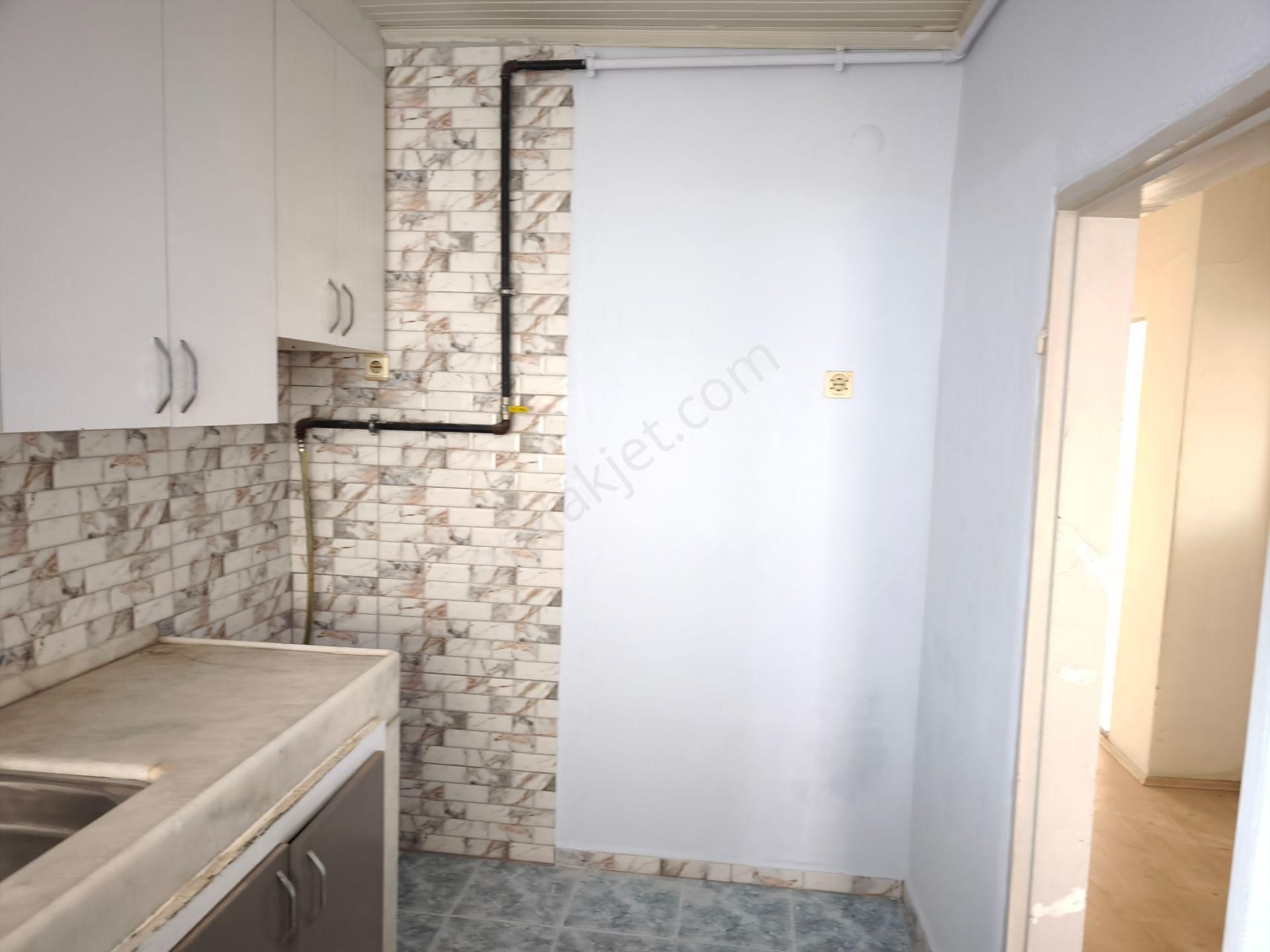 Dokuz Eylül Mahallesi İzbana Yürüme Mesafesinde Kombili Kiralık 2+1 Daire - Görsel 5