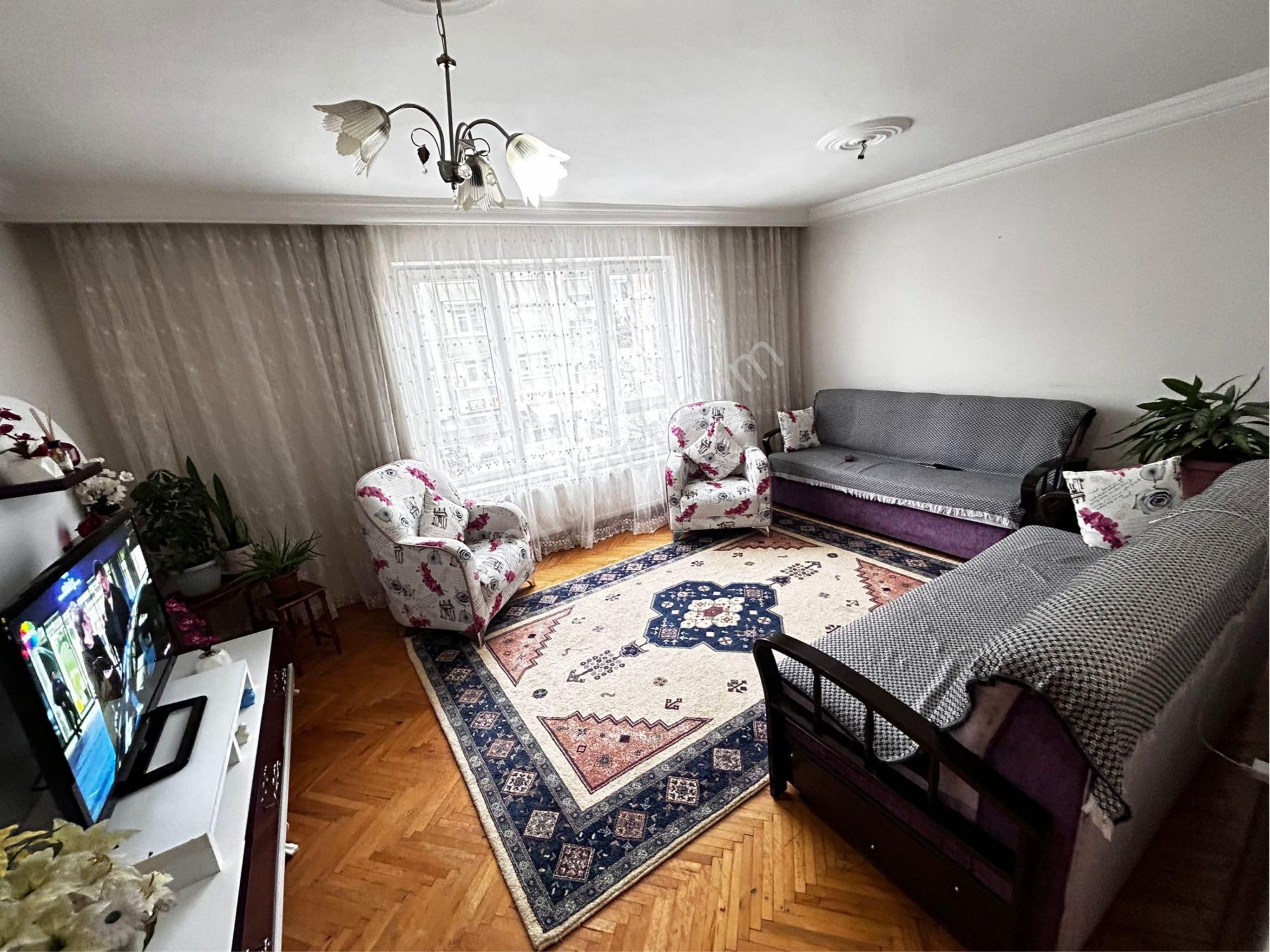 Keçiören Dutlukta Metroya Yürüme Mesafesinde Ara Katta Acill Satılık Daire