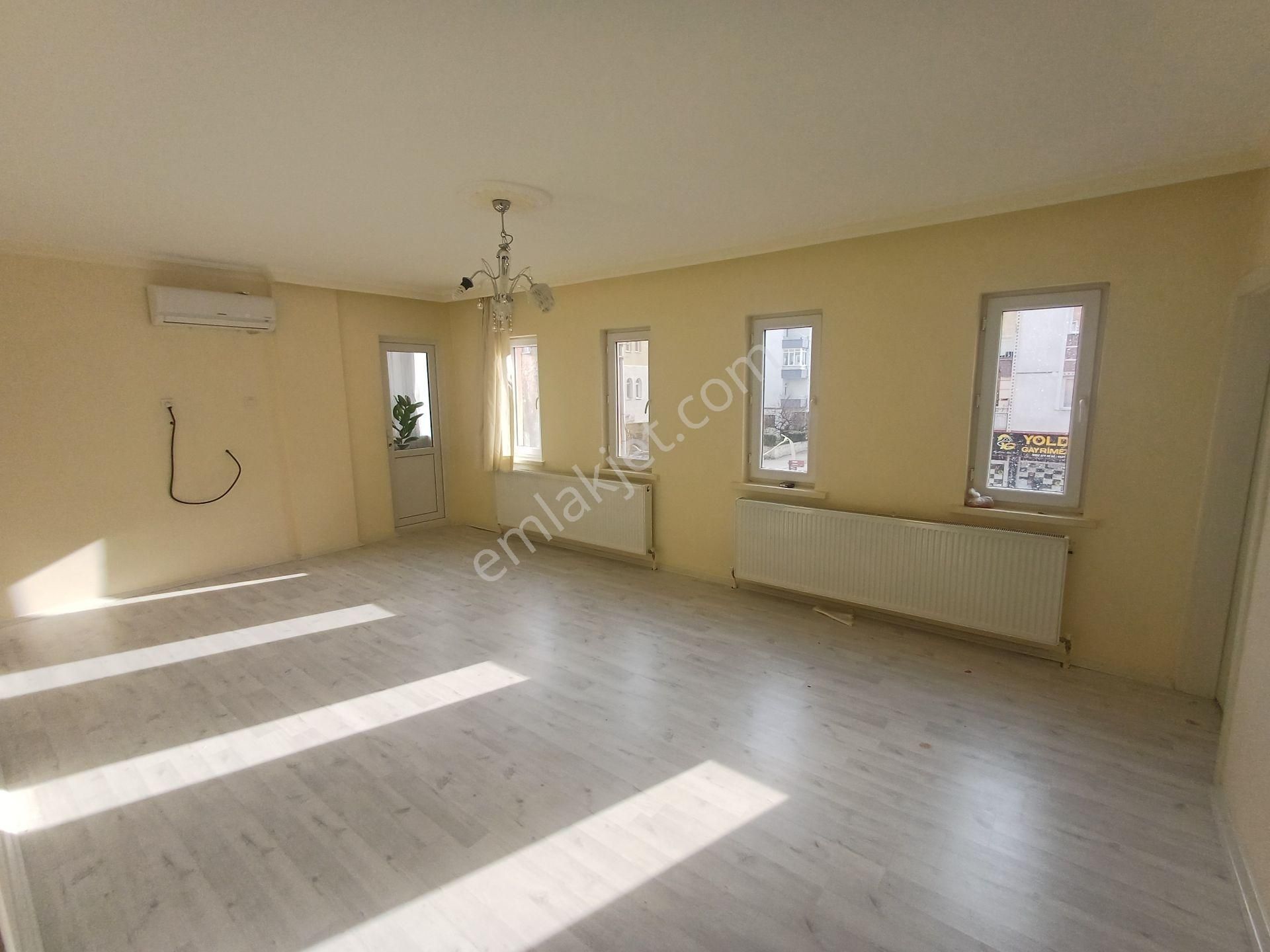 Akşemsettin Mah.de Fırat Caddesi Üzerinde Satılık 3+1 Daire - Görsel 3