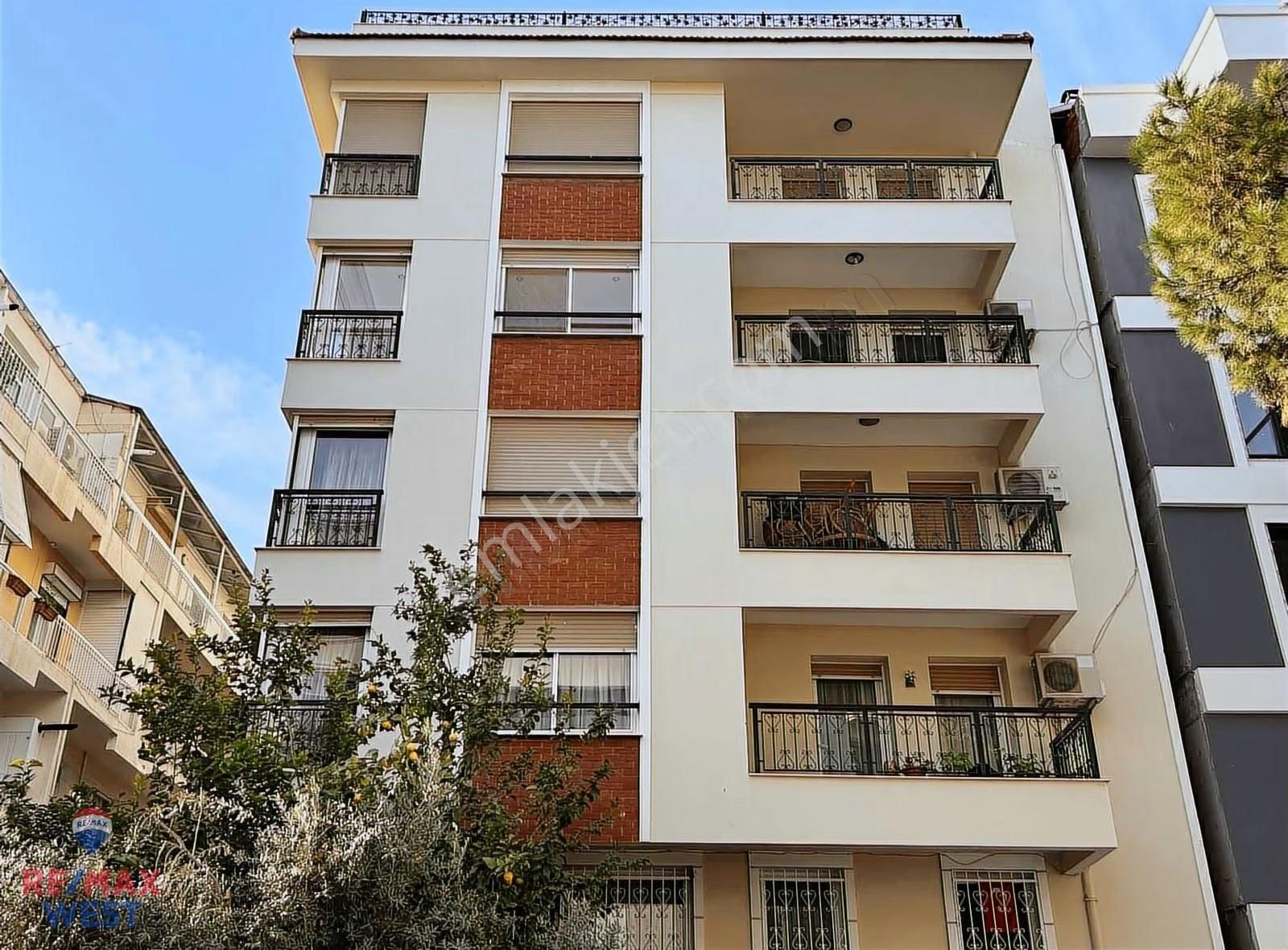 Karşıyaka Çamlık Sokakta En Güzel Binada Satılık 3+1 Daire