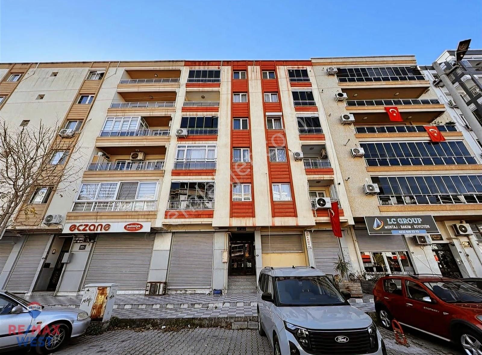 Yalı Mahallesinde İzbana Çok Yakın Önü Açık Satılık 2+1 Daire