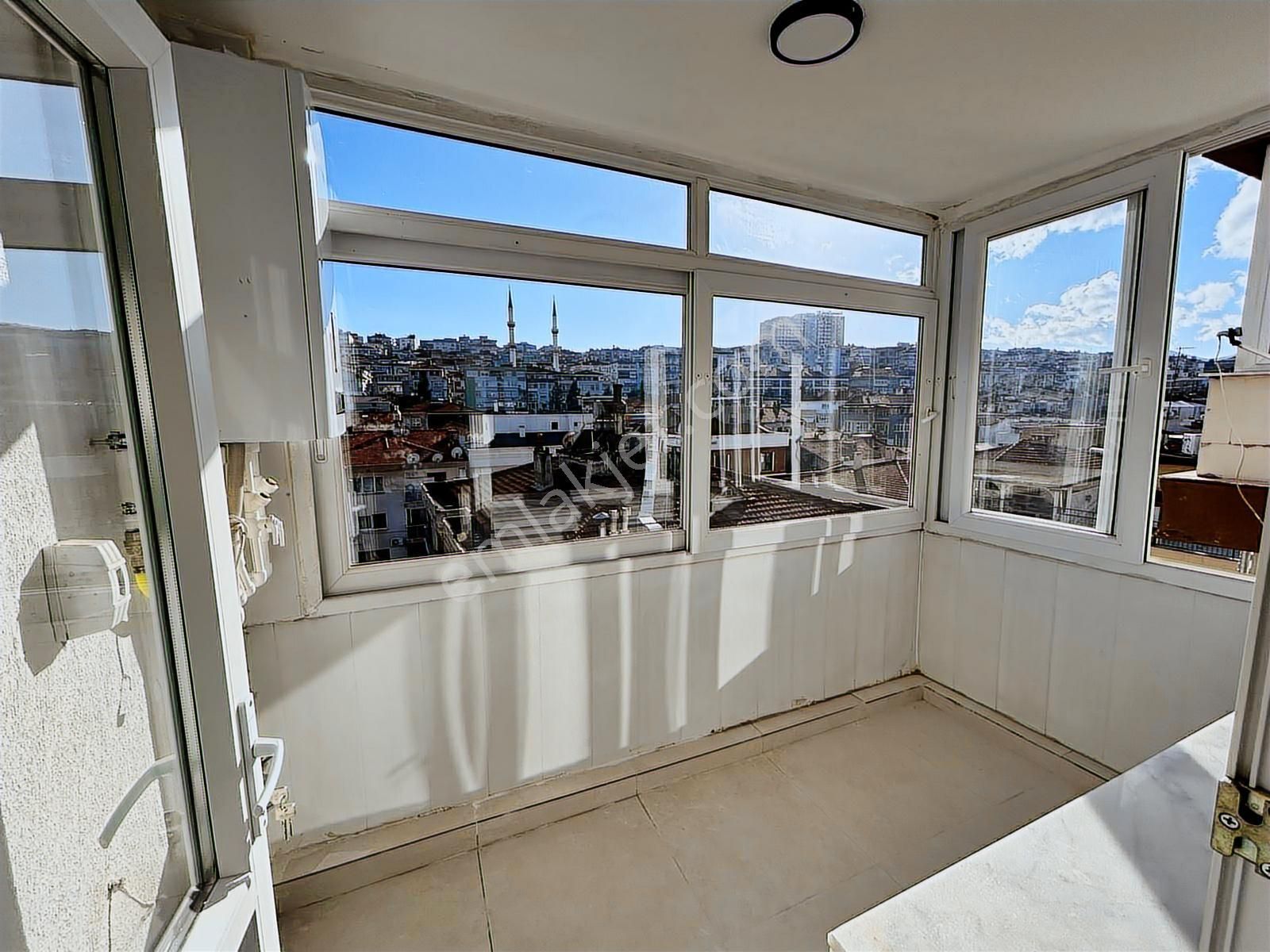 Cadde Üzeri Asansörü Full Bakımlı Metro Yakını - Görsel 13